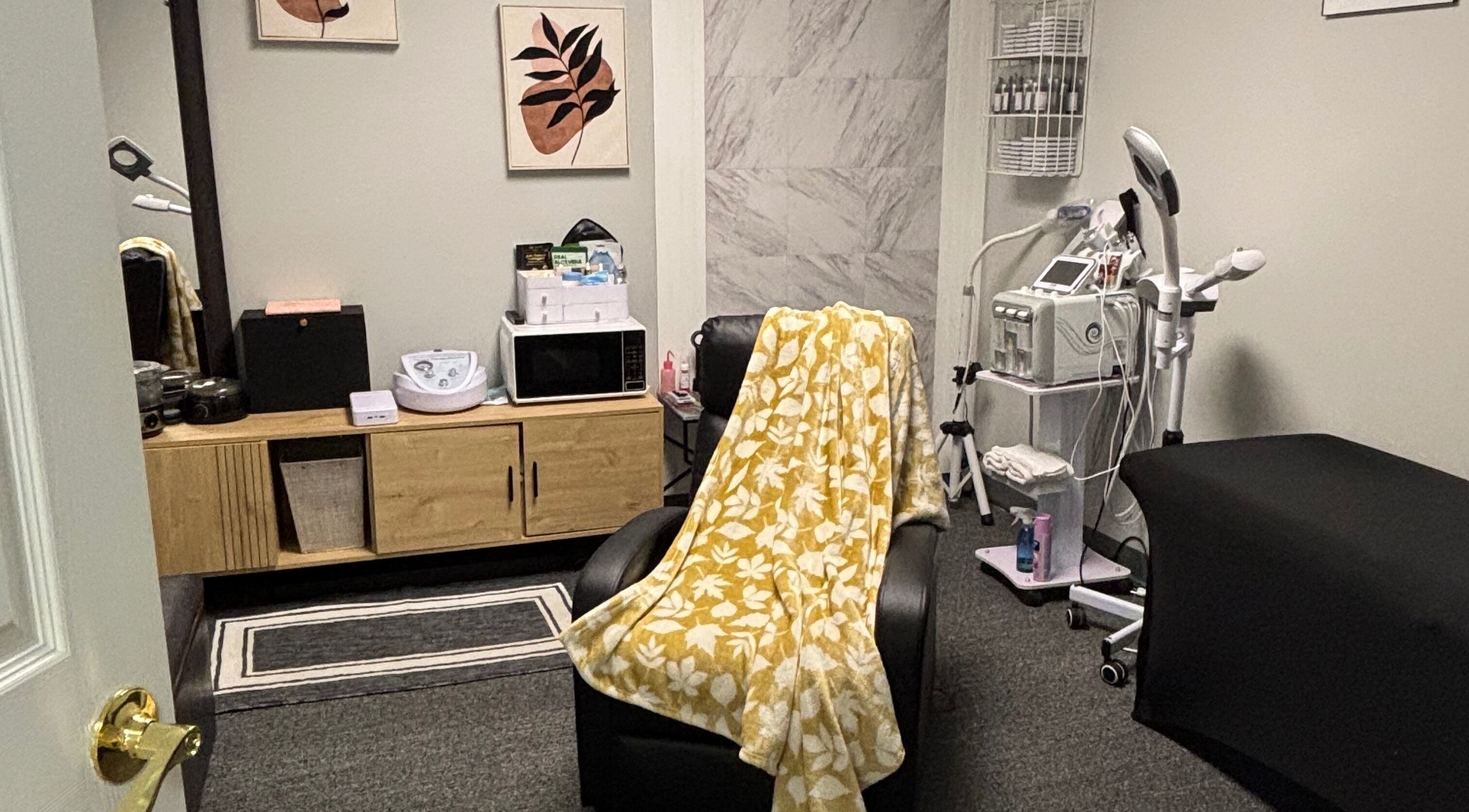 Relaxing treatment room at Vida Belleza, Harrisburg, Pennsylvania, US with plush chair and wellness equipment.