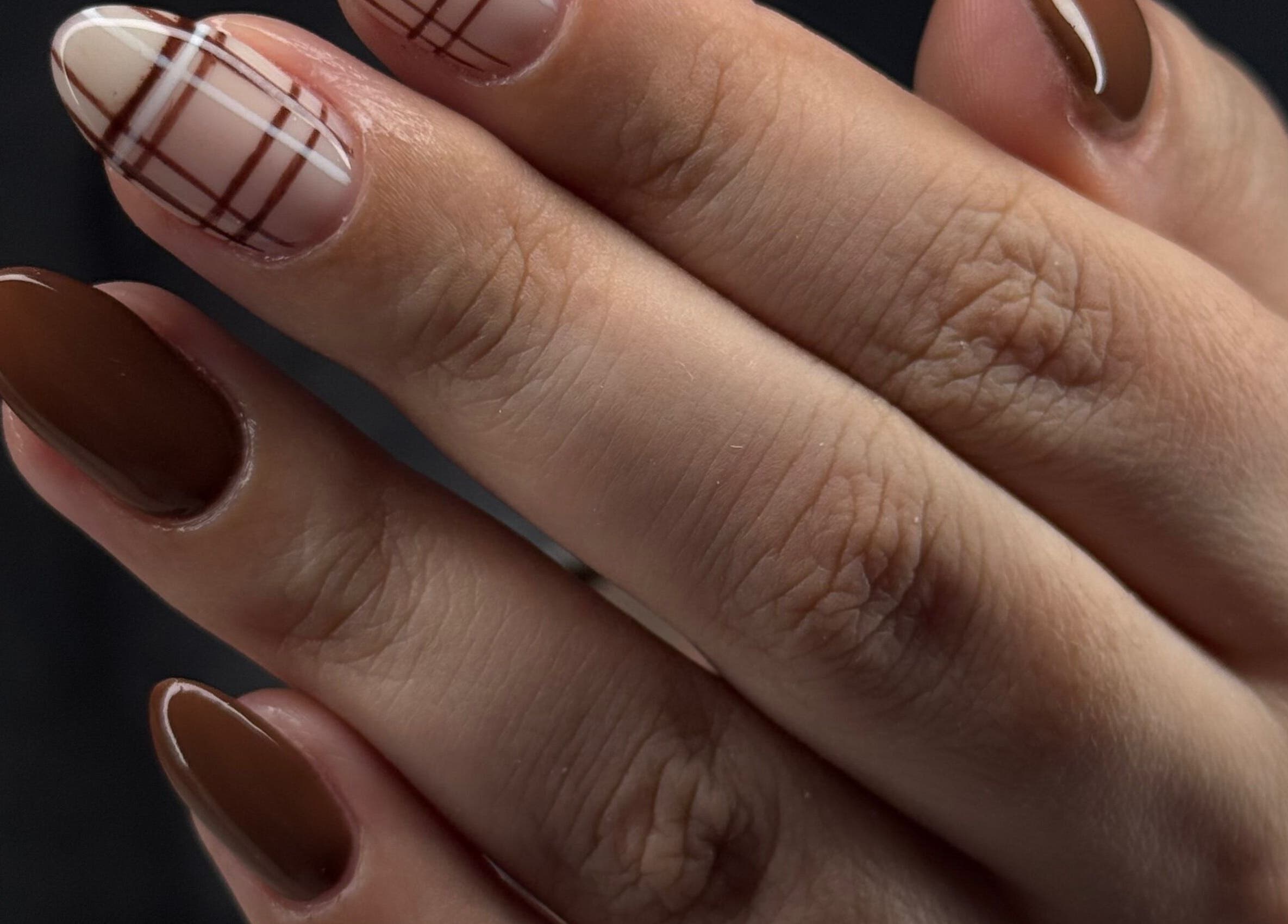 Stylish plaid nail art in brown and nude by nailsby_agnes, Glendale, California, US.