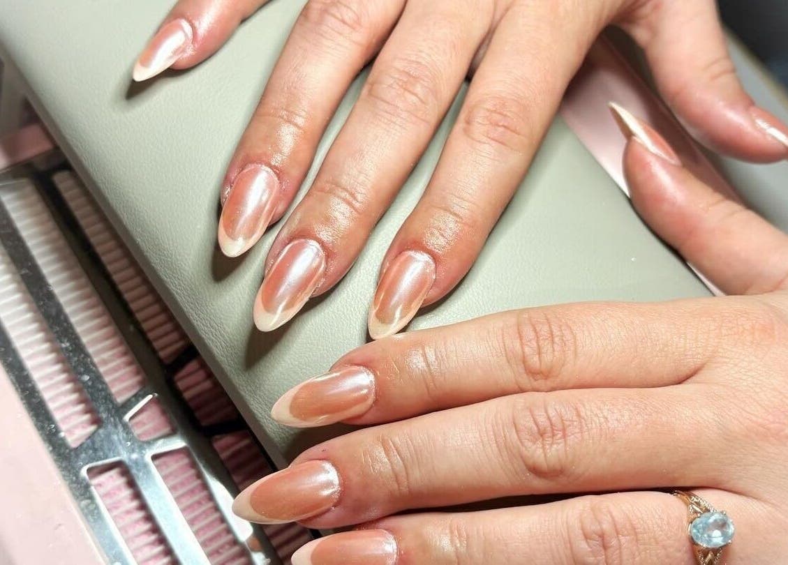 Ongles élégants chez Nail by Cassy, Laneuveville-devant-bayon, Grand Est, FR. Finition brillante et soignée.