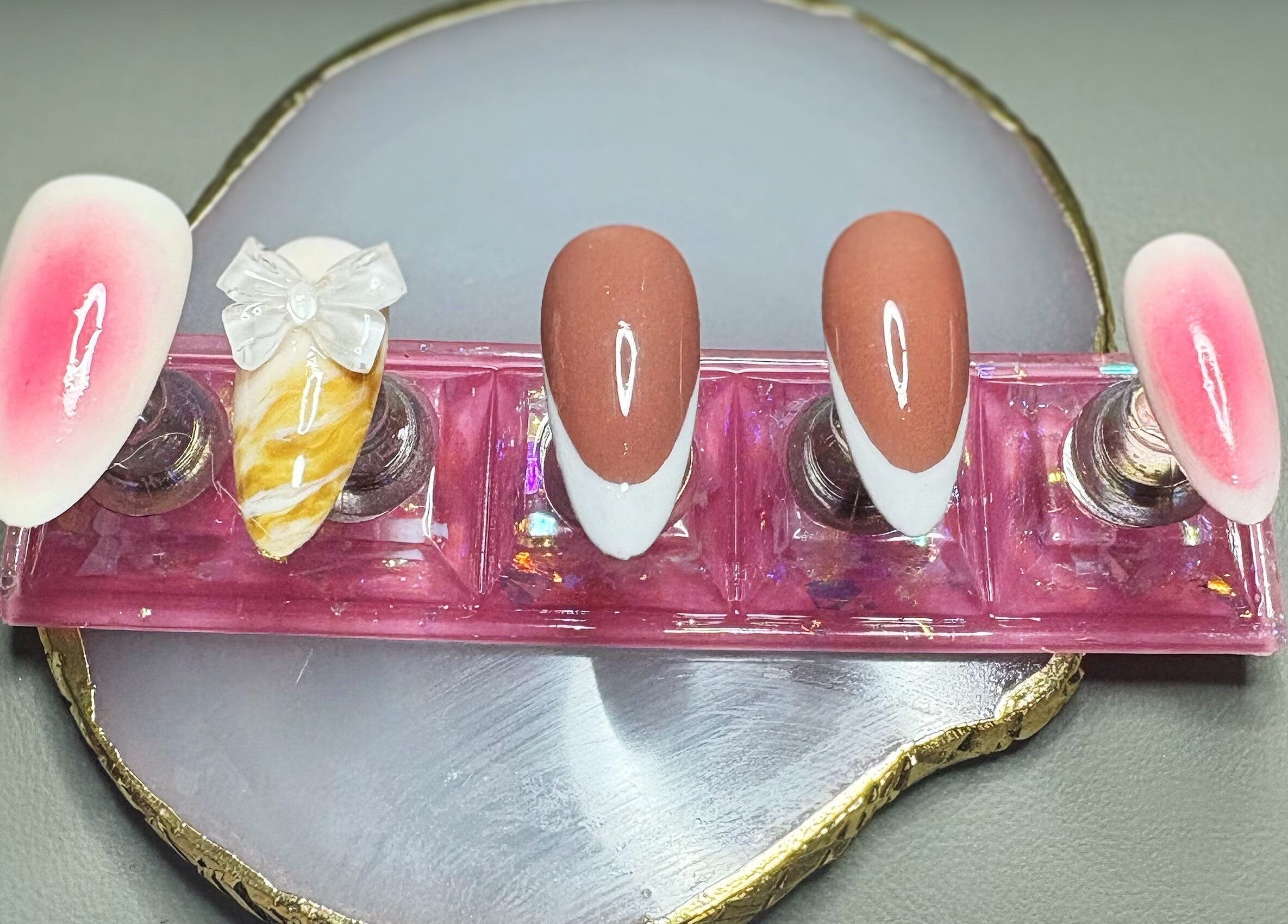 Nail art élégant et coloré chez Nail by Cassy, Laneuveville-devant-bayon, Grand Est, FR.