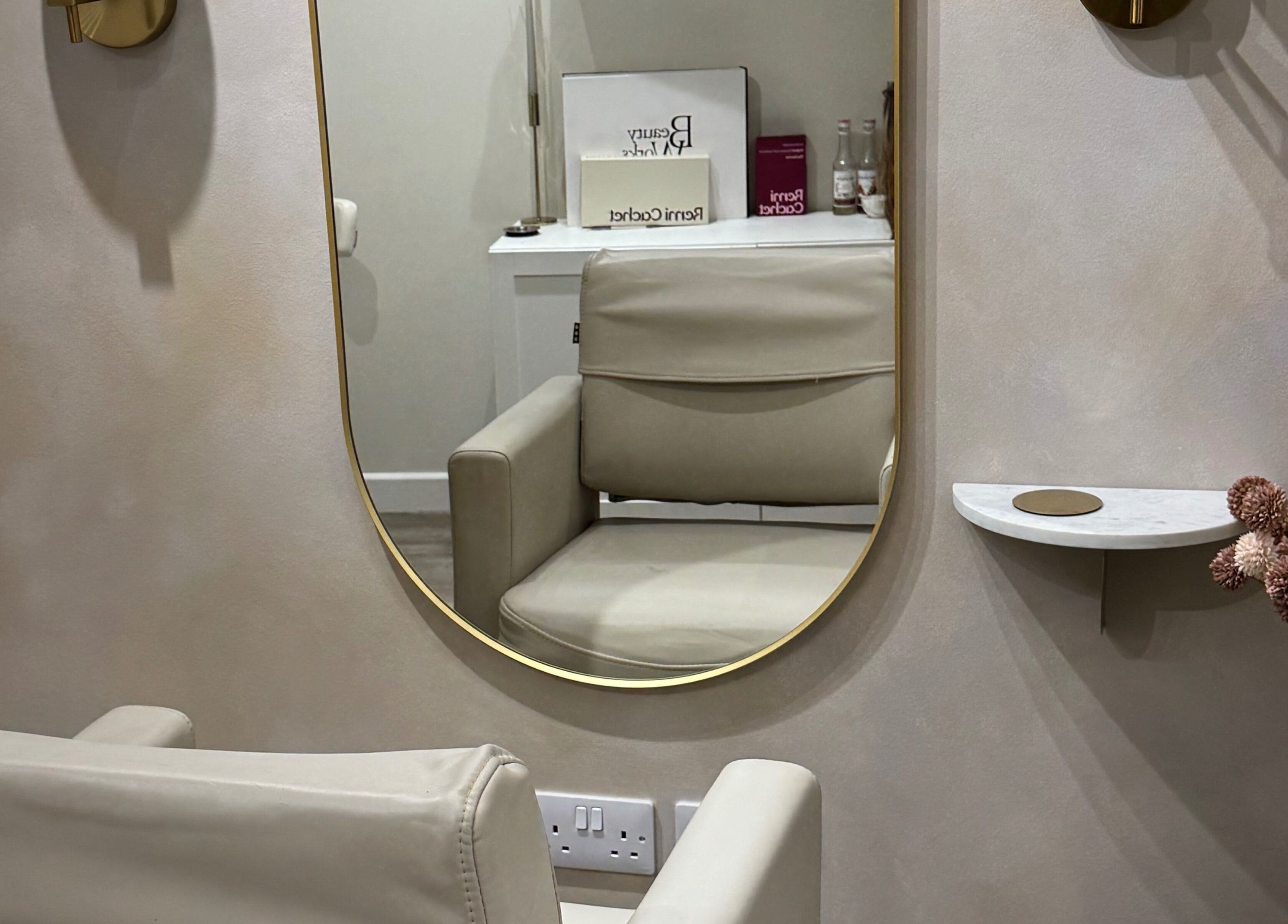 Luxurious salon chair and mirror at Aidan Steele Hair in Warwick, England, GB, reflecting a modern, serene space.