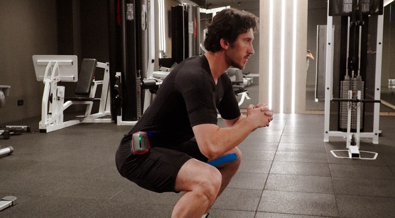 Antrenament intens la Neoboost din Oradea, Județul Bihor, RO, cu echipament modern.