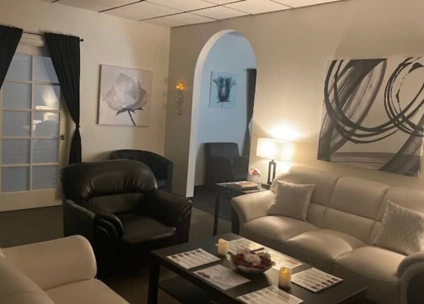 Relaxing lounge area at Abbey Moonlight Spa in Oklahoma City, Oklahoma, US with cozy seating and soft lighting.