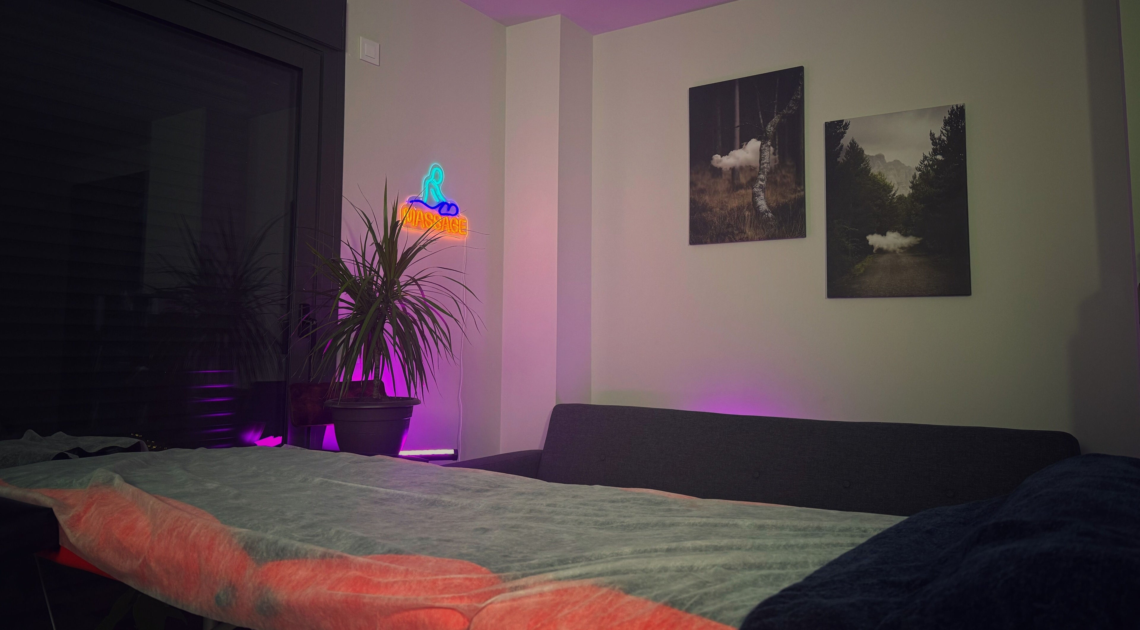 Успокаивающий интерьер в Adel Heals Barcelona, Badalona, Catalunya, ES для расслабляющих массажей.