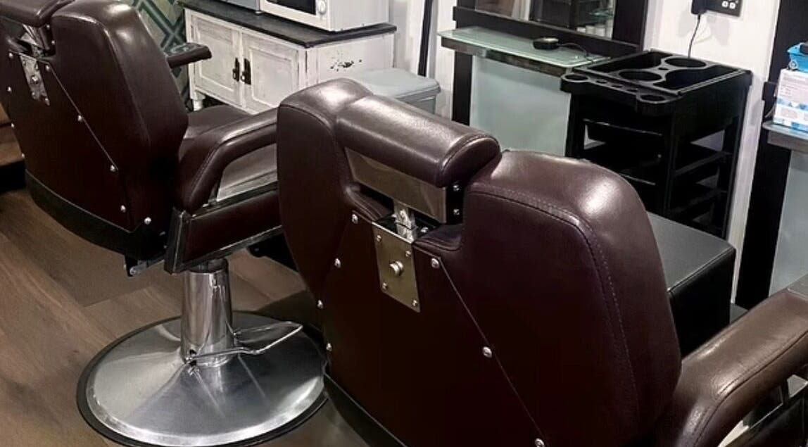Delzcutz beauty and wellness salon chairs in Gravesend, England, GB offering comfort and style.