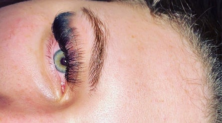 Bellas Beauty Lounge image 2