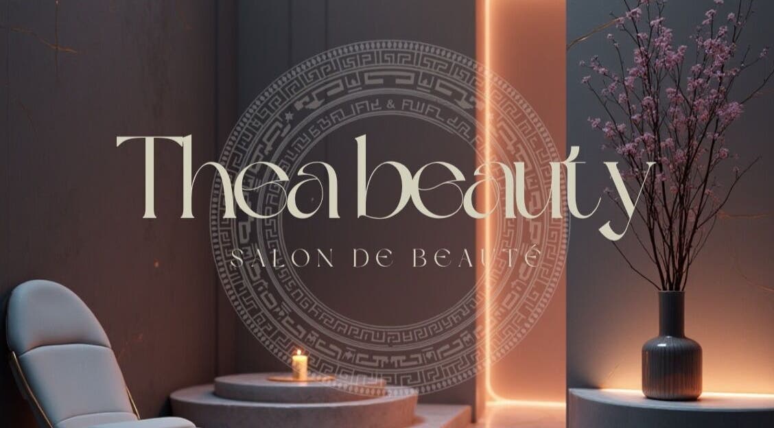 Intérieur élégant de Thea Beauty à Saint-louis, Réunion, RE, avec chaise, bougie et décor floral.