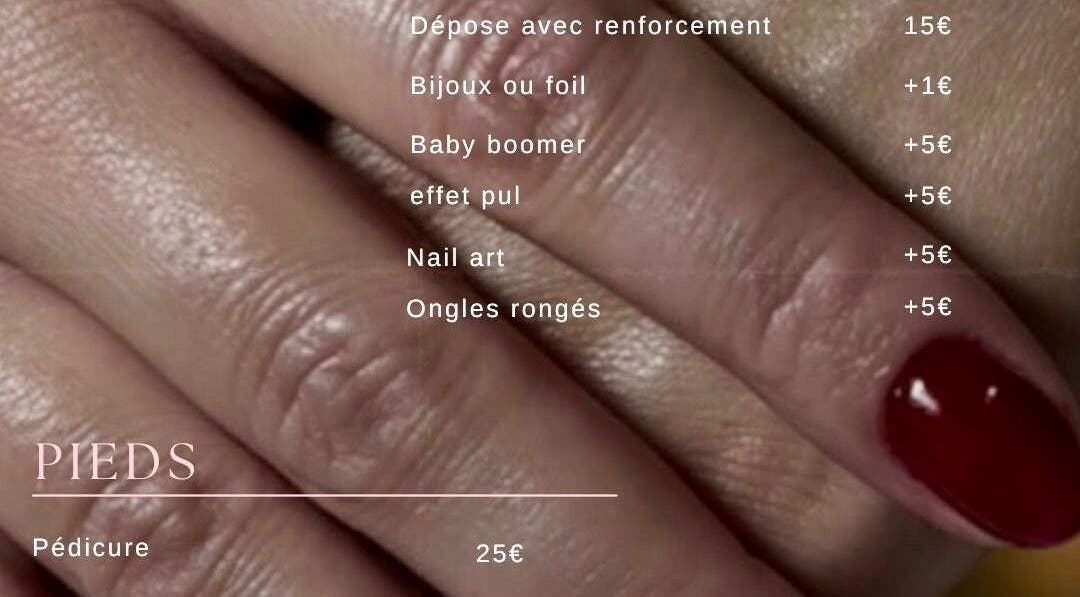 Manucure élégante chez Kamy Nail’s à Val-de-reuil, Normandie, FR, avec options de nail art et pédicure.