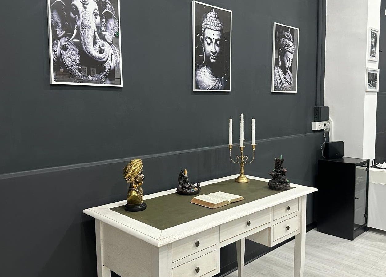 Interno di Got Ink Tattoo a Marzanello, Campania, IT con decorazioni ispirate all'arte orientale.