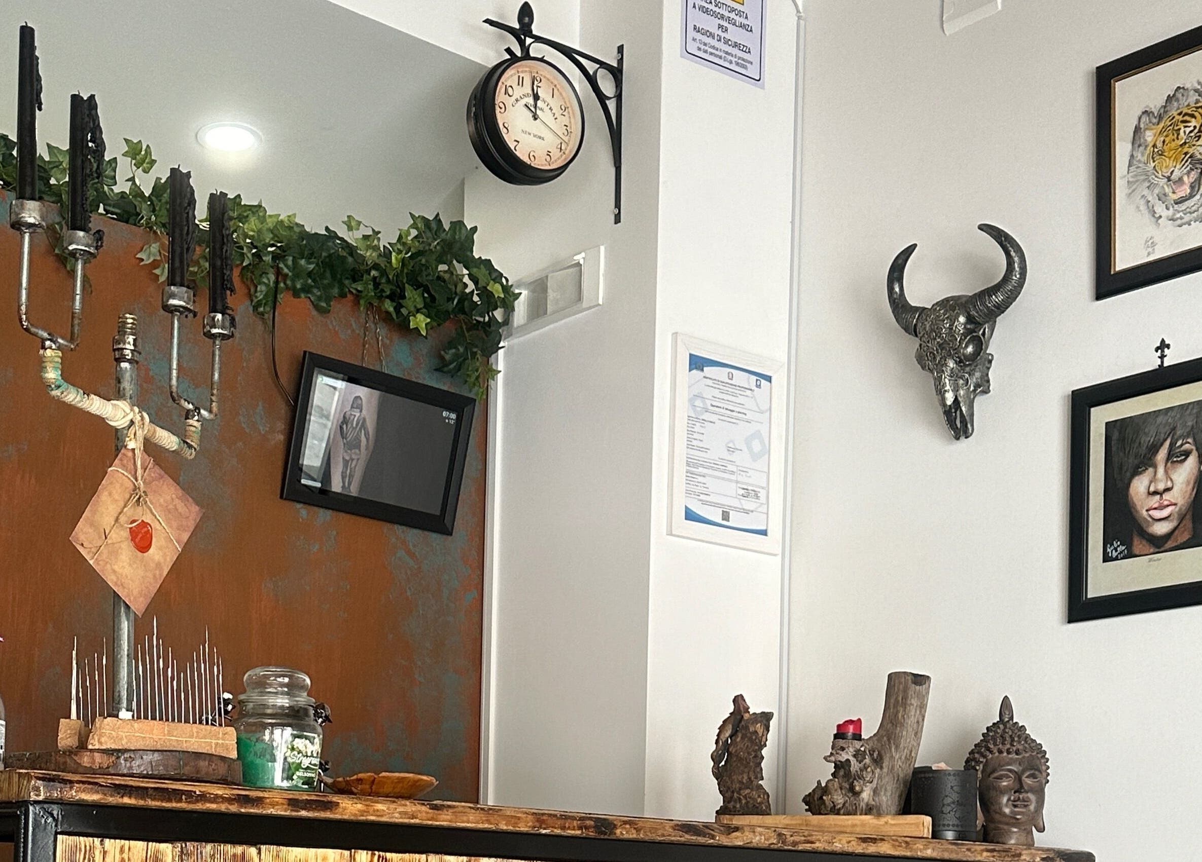 Decorazioni artistiche presso No Fear Tattoo Shop, Pozzuoli, Campania, IT.