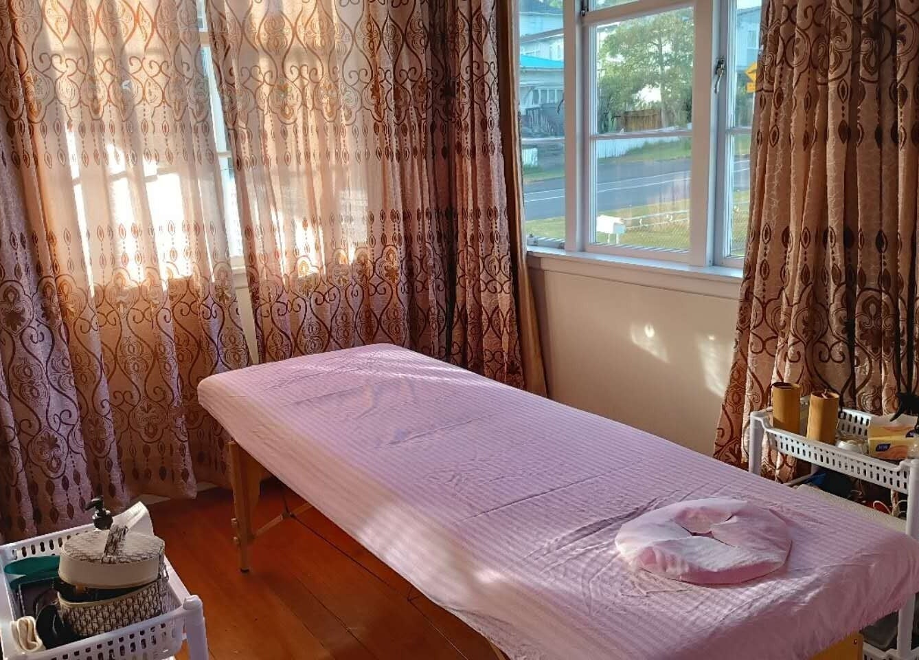 Cozy massage room at Harmony River - Home Studio (Sandringham), Auckland, NZ with soft pink decor.