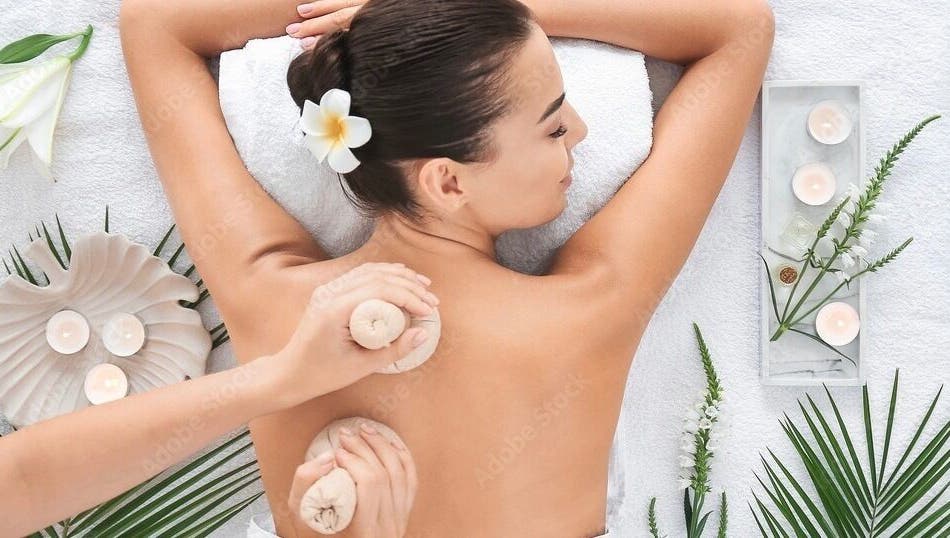 Спа-процедура в Cloud Nine Studio, Амстердам, Noord-Holland, NL: расслабляющий массаж с травами.