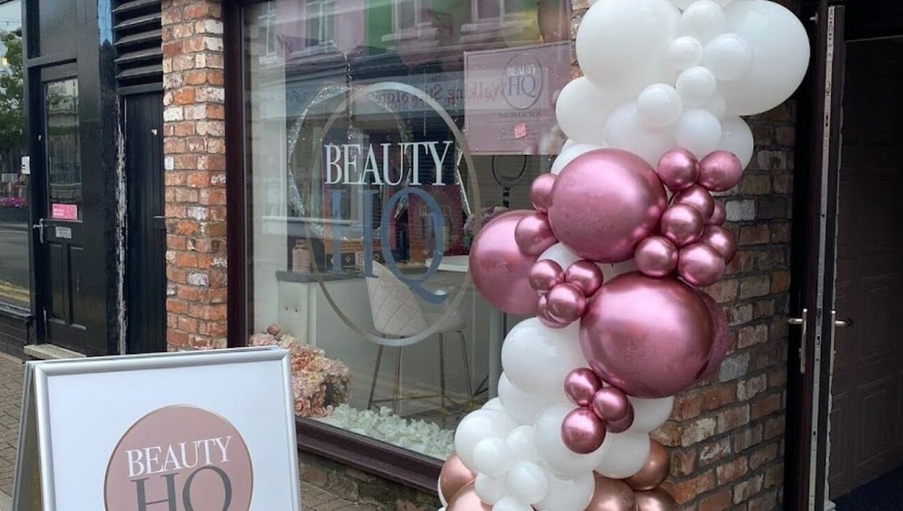 Elegant entrance of MPLashes in Southport, England, GB with pink and white balloon decor.