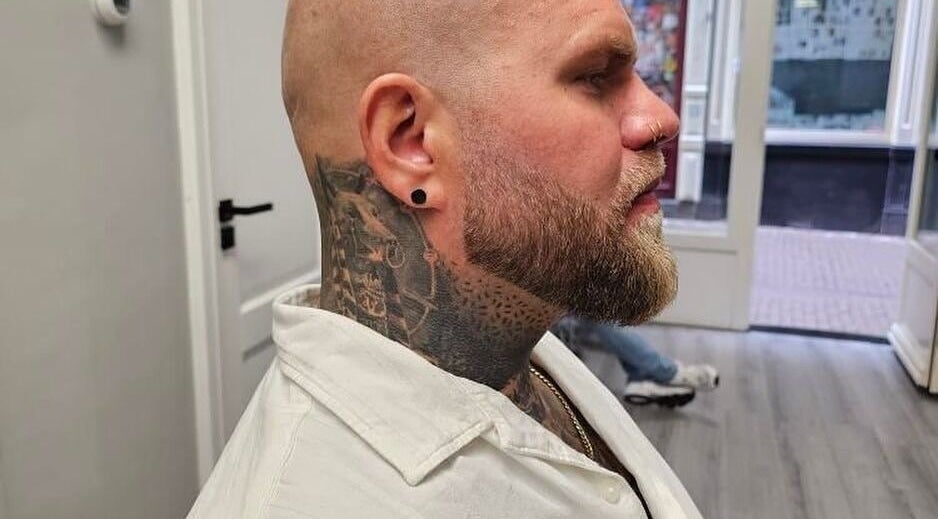 Stijlvolle baardtrimming bij Barbershop The Reset, Amsterdam, Noord-Holland, NL.