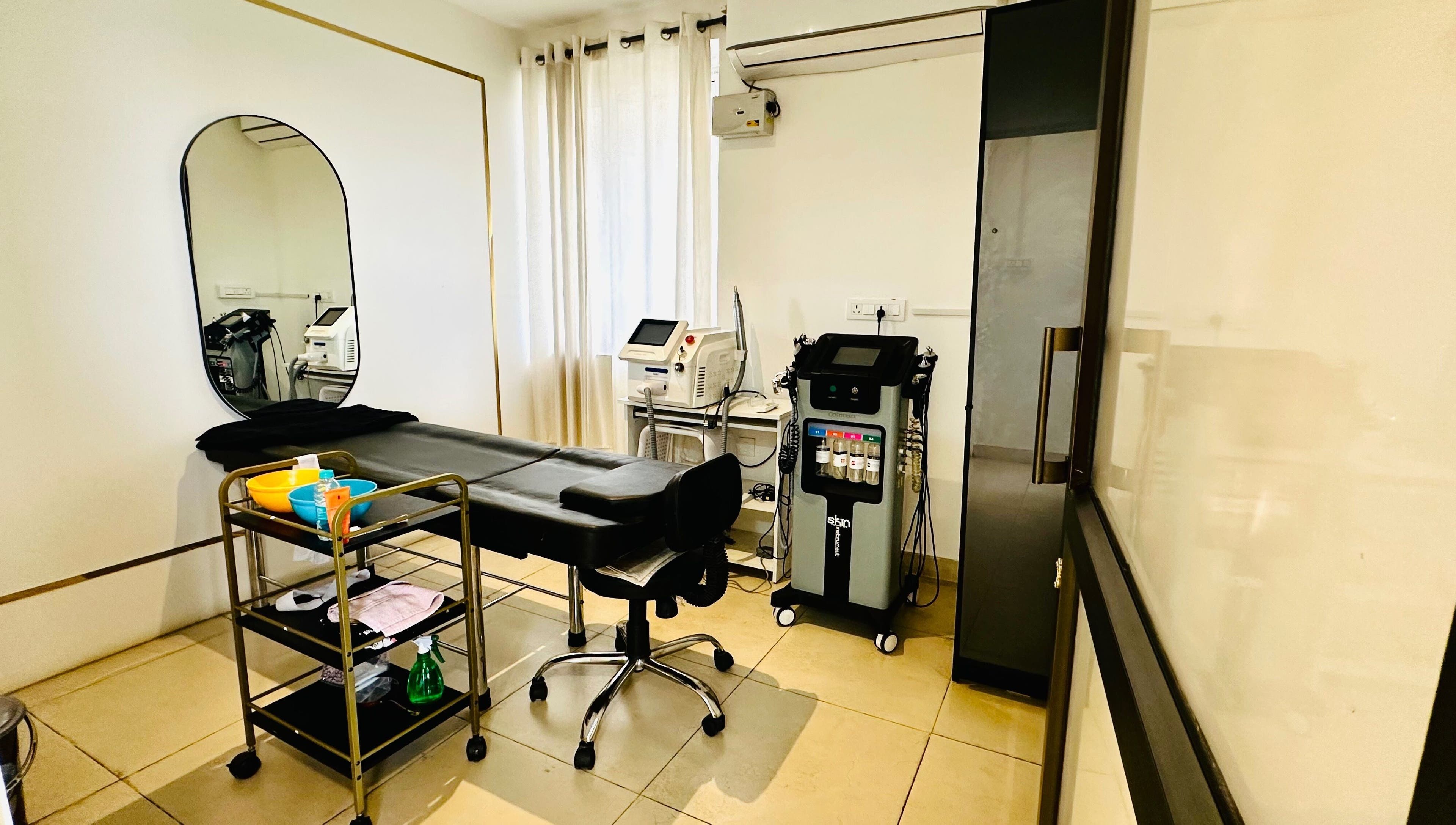 Modern treatment room at Dr.Akhilas Aesthetics, Hyderabad, Telangana, IN, with advanced laser equipment.