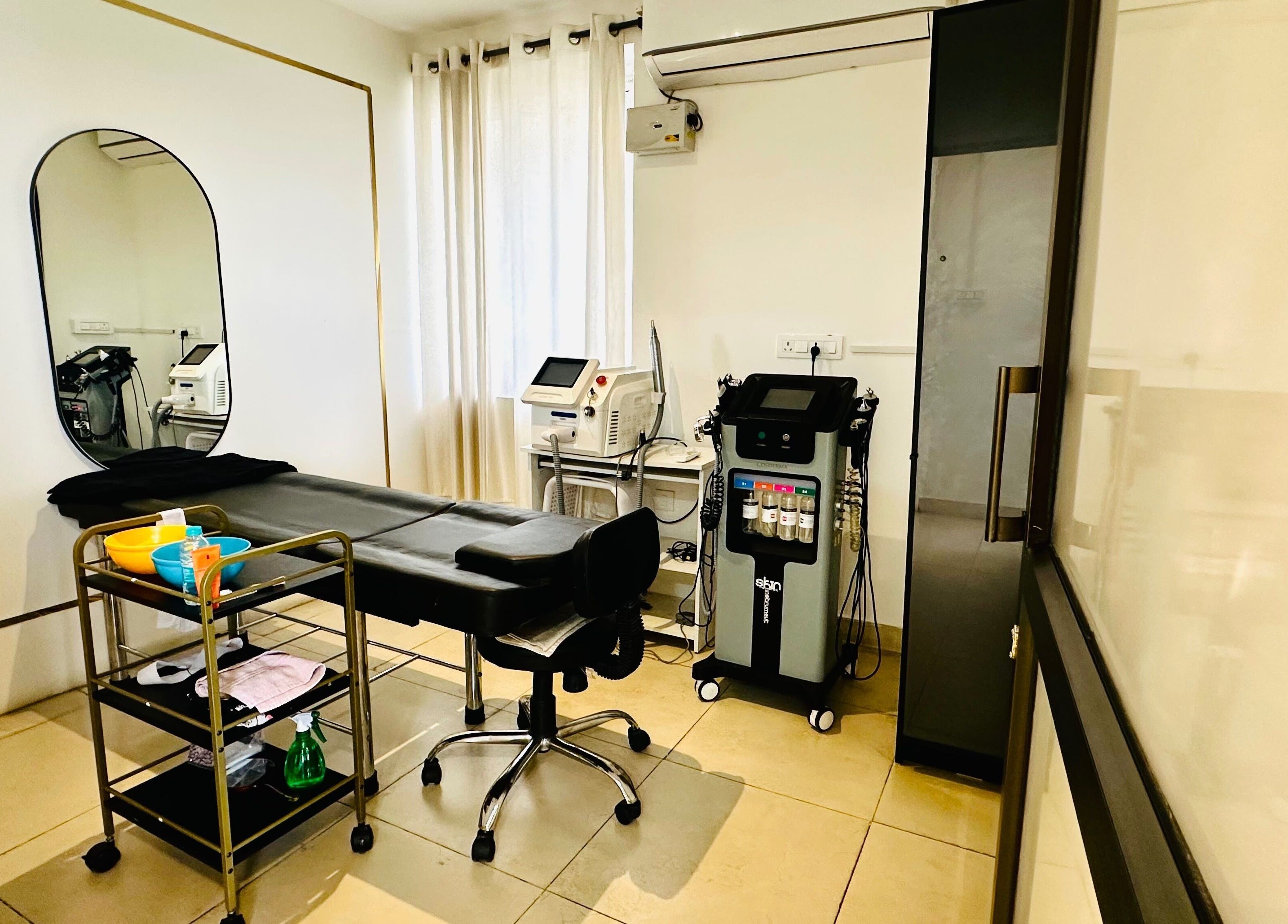 Modern treatment room at Dr.Akhilas Aesthetics, Hyderabad, Telangana, IN, with advanced laser equipment.