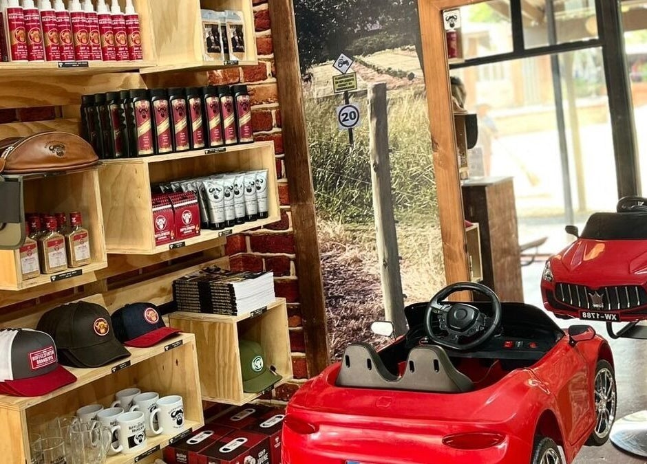 Buffelsfontein Barbier Menlo Park in Pretoria offers stylish men's grooming with luxury products and accessories.