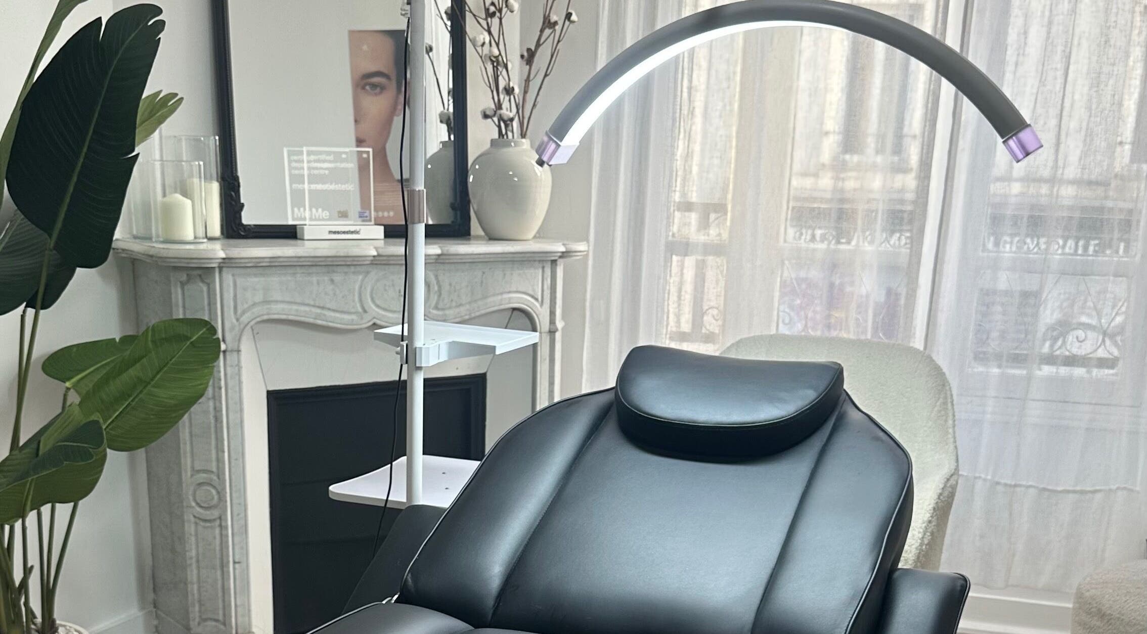 Chaise de soin élégante chez By Fouz Paris, salon à Ivry-sur-seine, Île-de-france, FR.