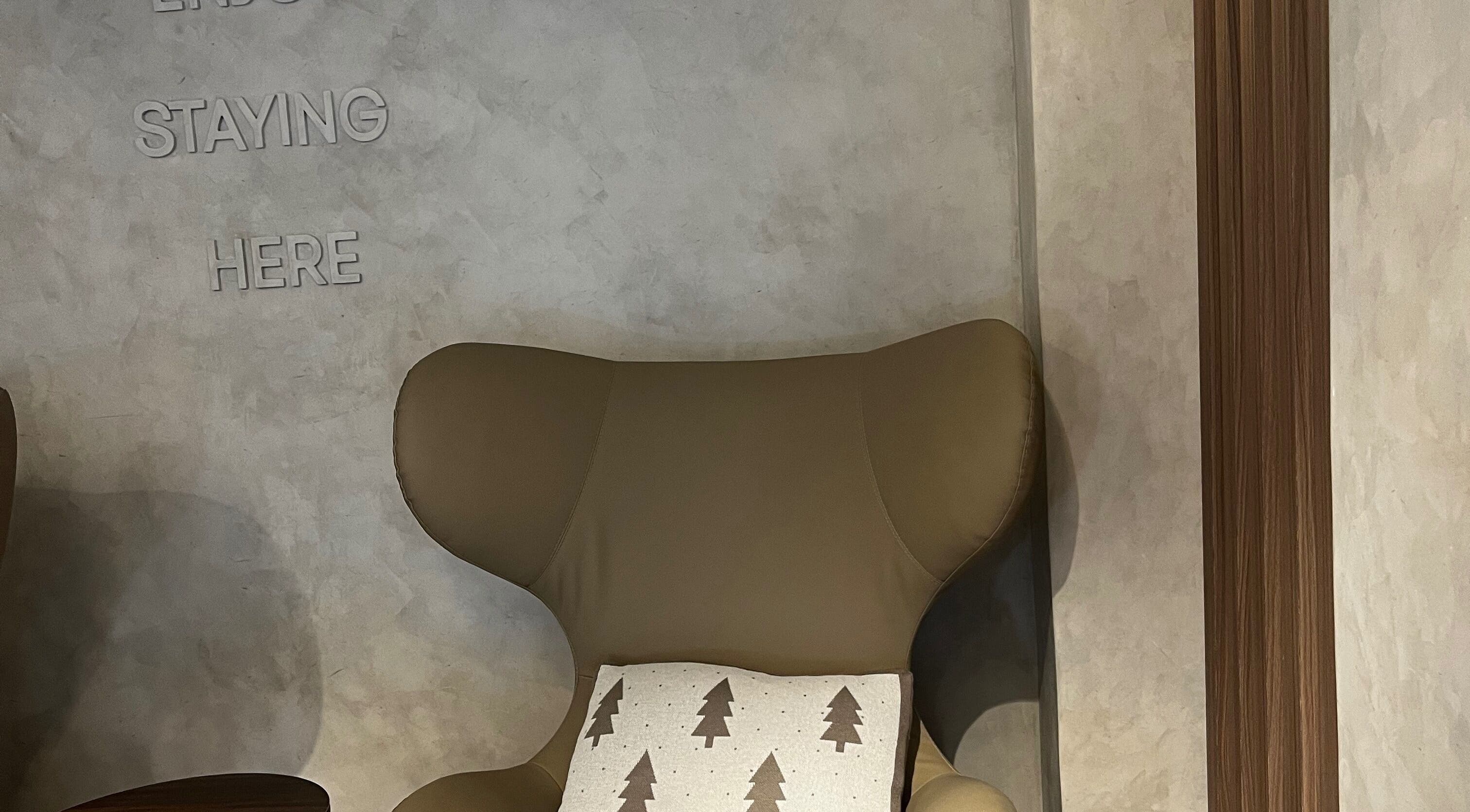 Elegant lounge chair at Victoria Hair & Spa, Caracas, Miranda, VE. Perfect relaxing spot.