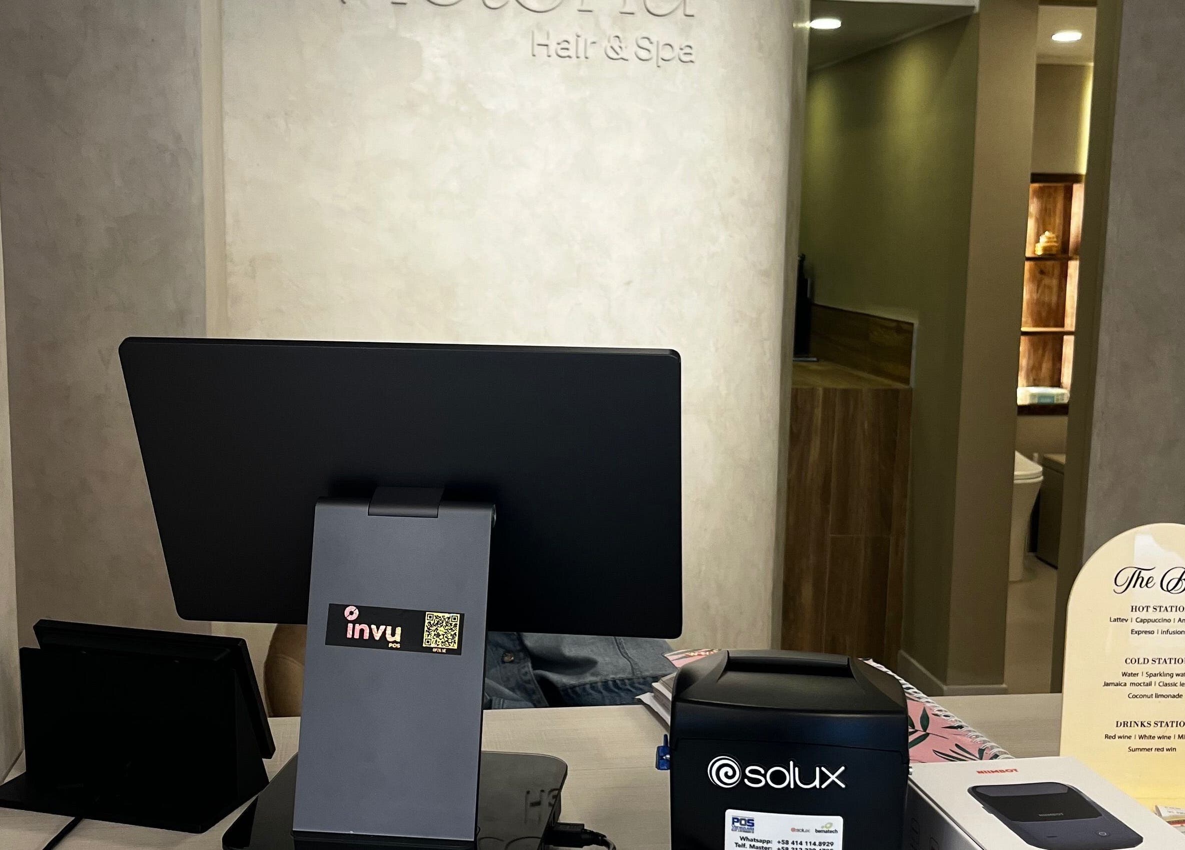 Reception area of Victoria hair & spa in Caracas, Miranda, VE with modern decor and a welcoming atmosphere.