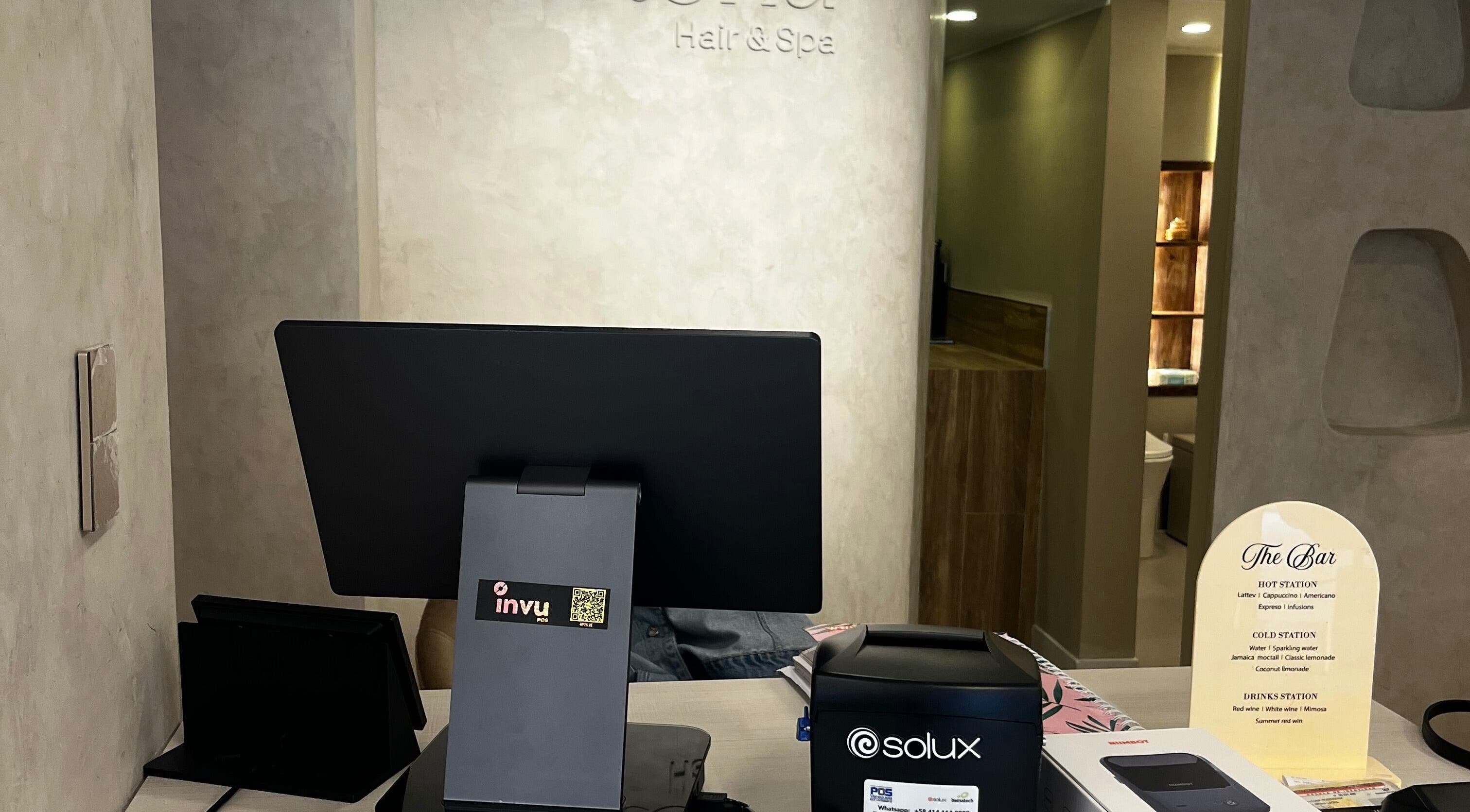 Reception area of Victoria hair & spa in Caracas, Miranda, VE with modern decor and a welcoming atmosphere.