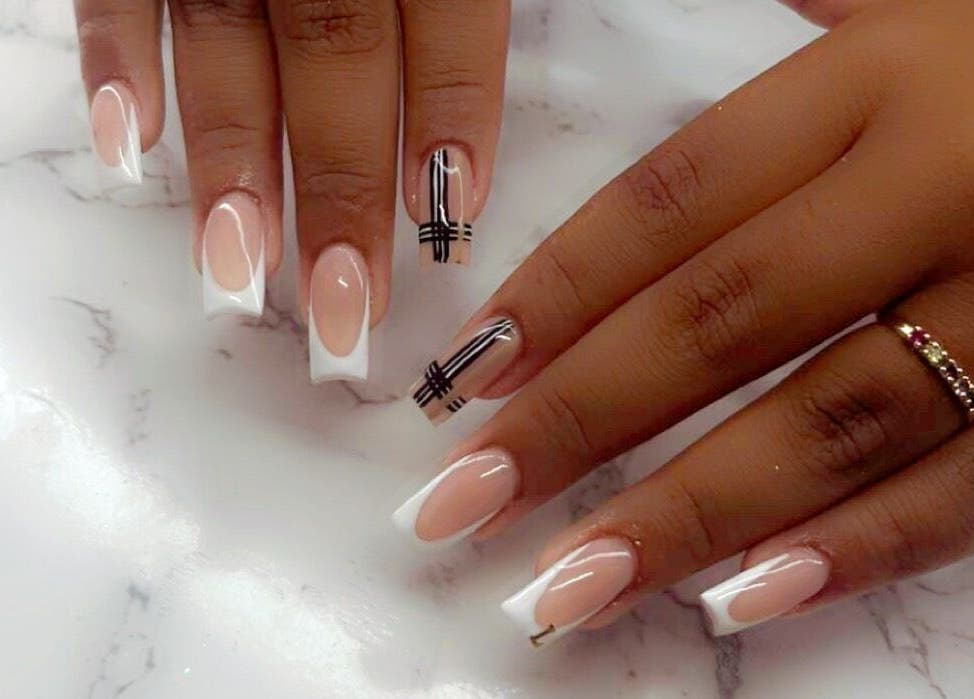 Chique Franse manicure op Nailsby.precious te Pijnacker, Zuid-holland, NL met moderne accenten.