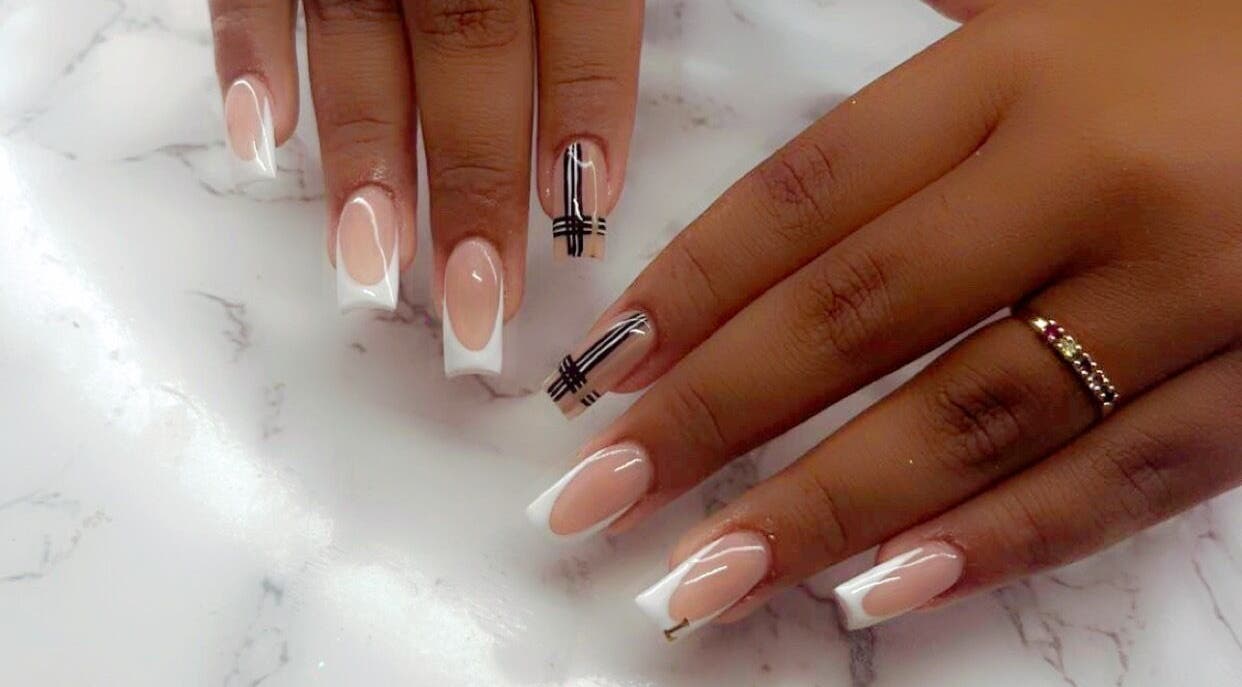 Chique Franse manicure op Nailsby.precious te Pijnacker, Zuid-holland, NL met moderne accenten.