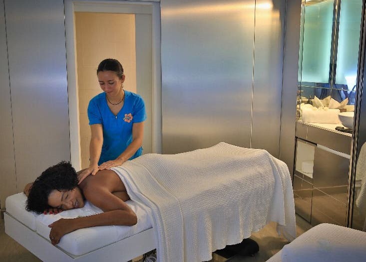 Relaxing massage session at NECTAR Spa CLIFF in Cupecoy, SX, highlighting serene spa environment.