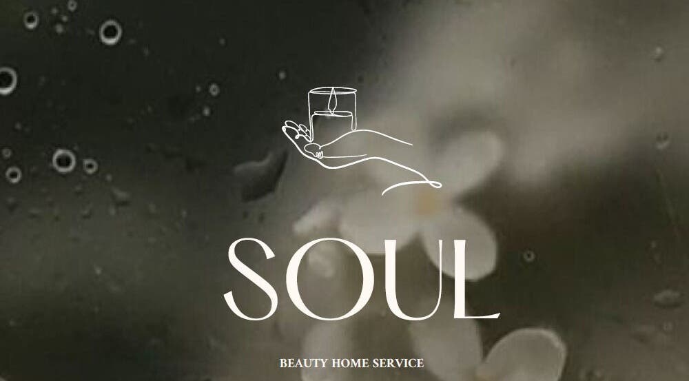 شعار Soul Spa Home Services في الظهران، المنطقة الشرقية، SA، مع يد تمسك بشمعة مضيئة.