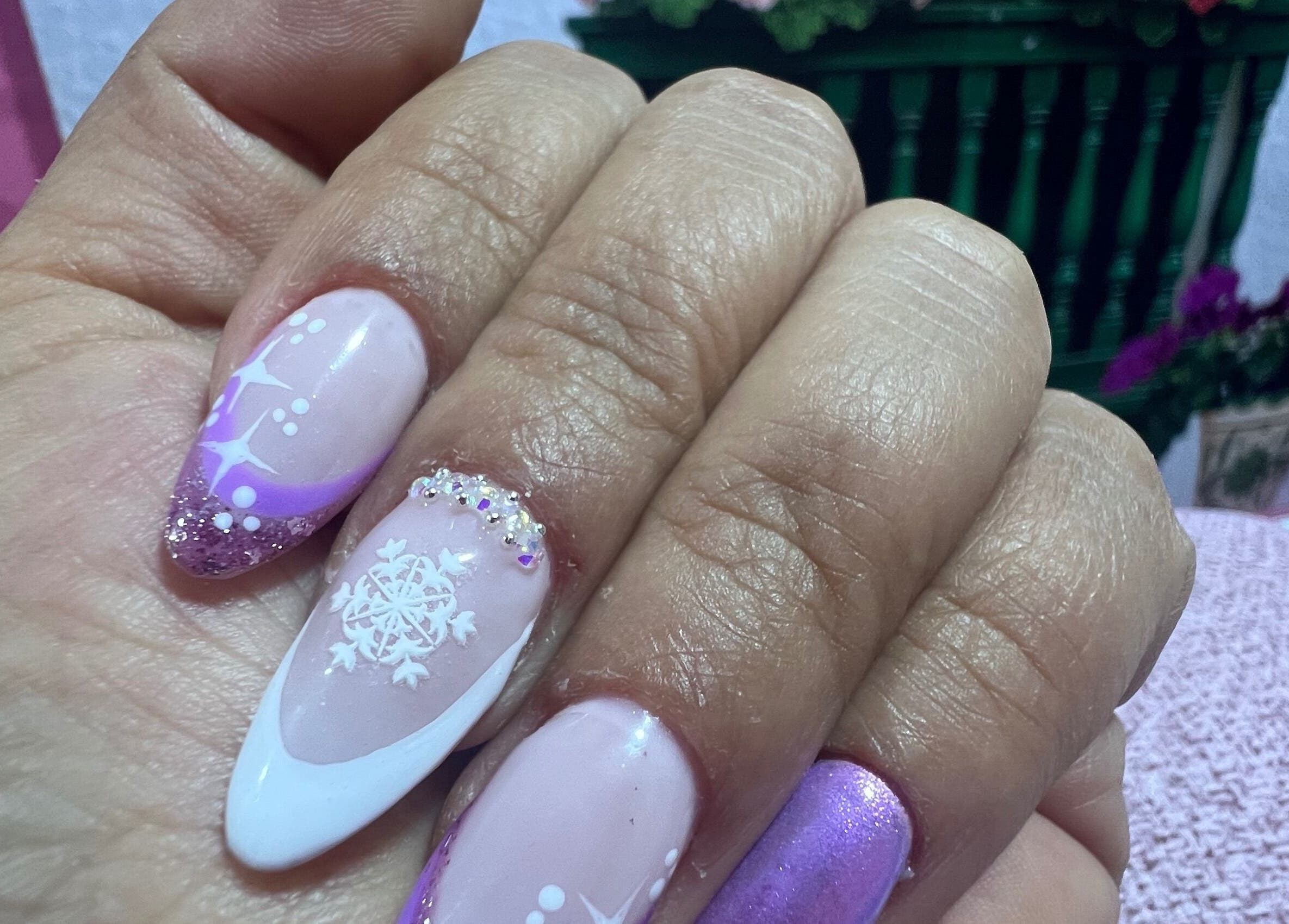 Lavender and white nail art at Yudy Nails Studio, Medellín, Antioquia, CO. Detailed floral and sparkle accents.