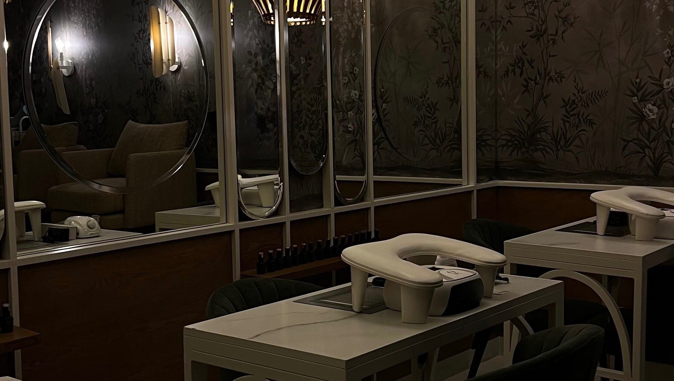 Elegant nail salon interior at Harlow, San Pedro Garza García, Nuevo León, MX, featuring comfortable seating and decor.