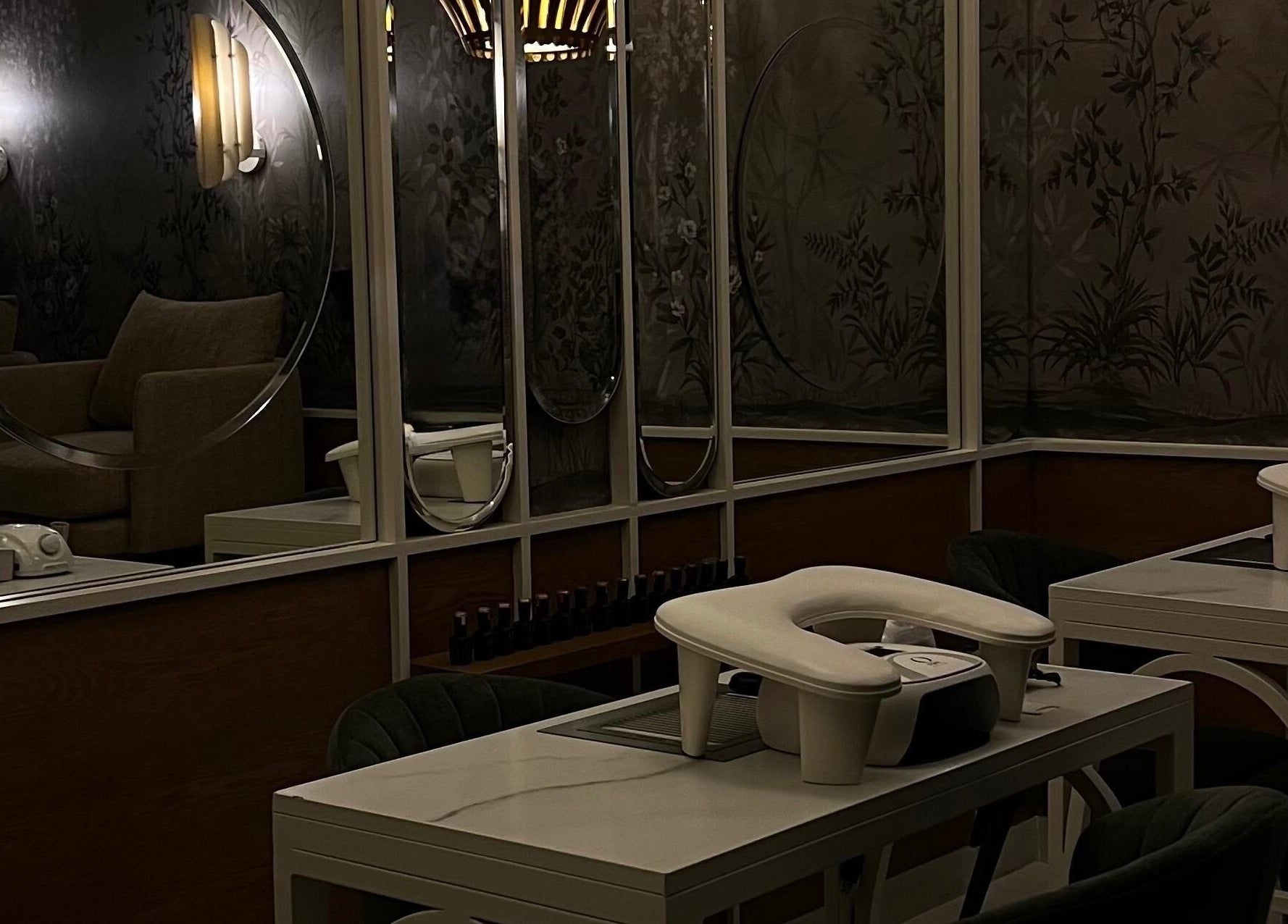 Elegant nail salon interior at Harlow, San Pedro Garza García, Nuevo León, MX, featuring comfortable seating and decor.