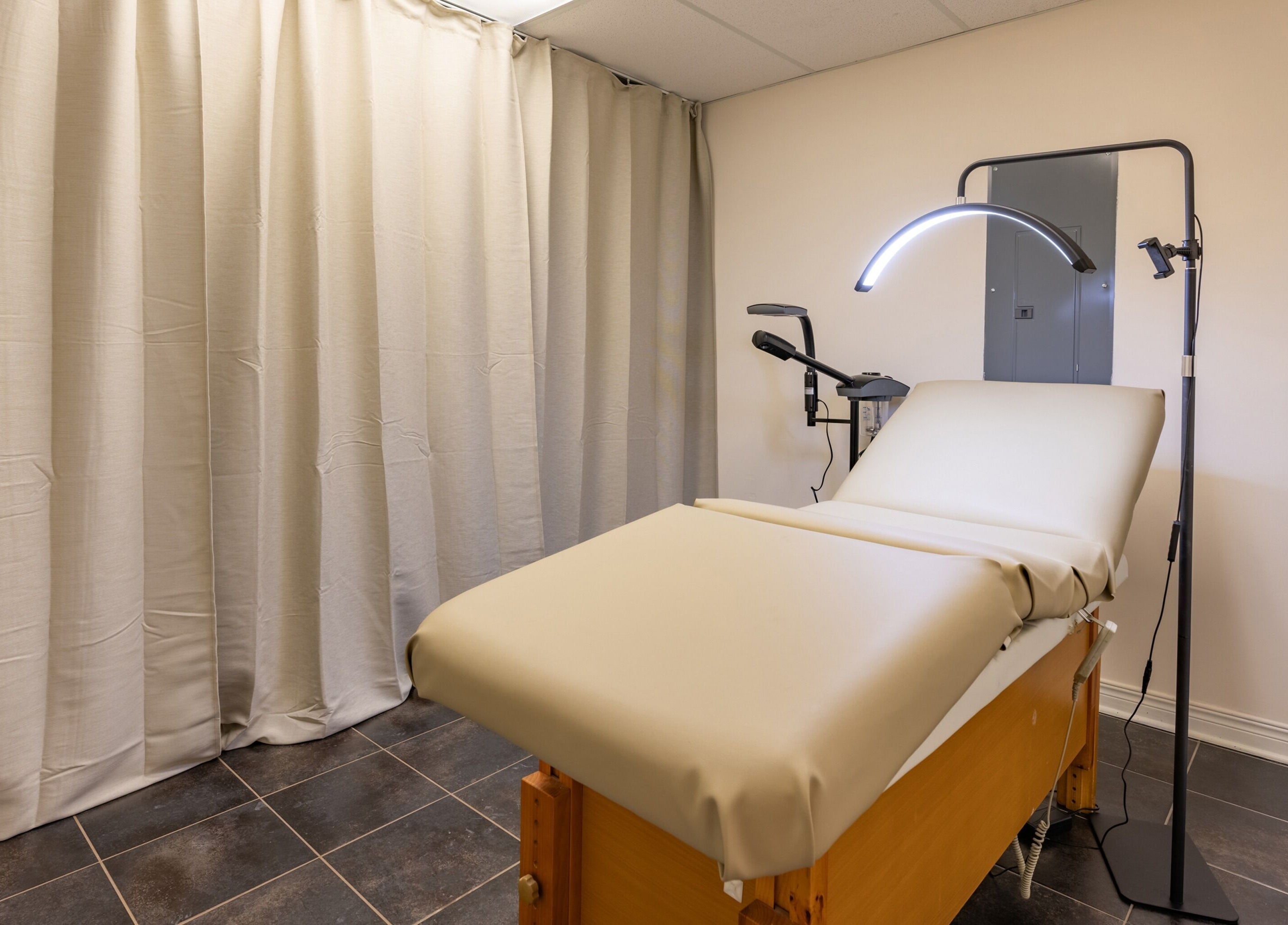 Spa treatment room at Institut NewYou, Sainte-Anne-de-Bellevue, Québec, CA with massage bed and serene ambiance.