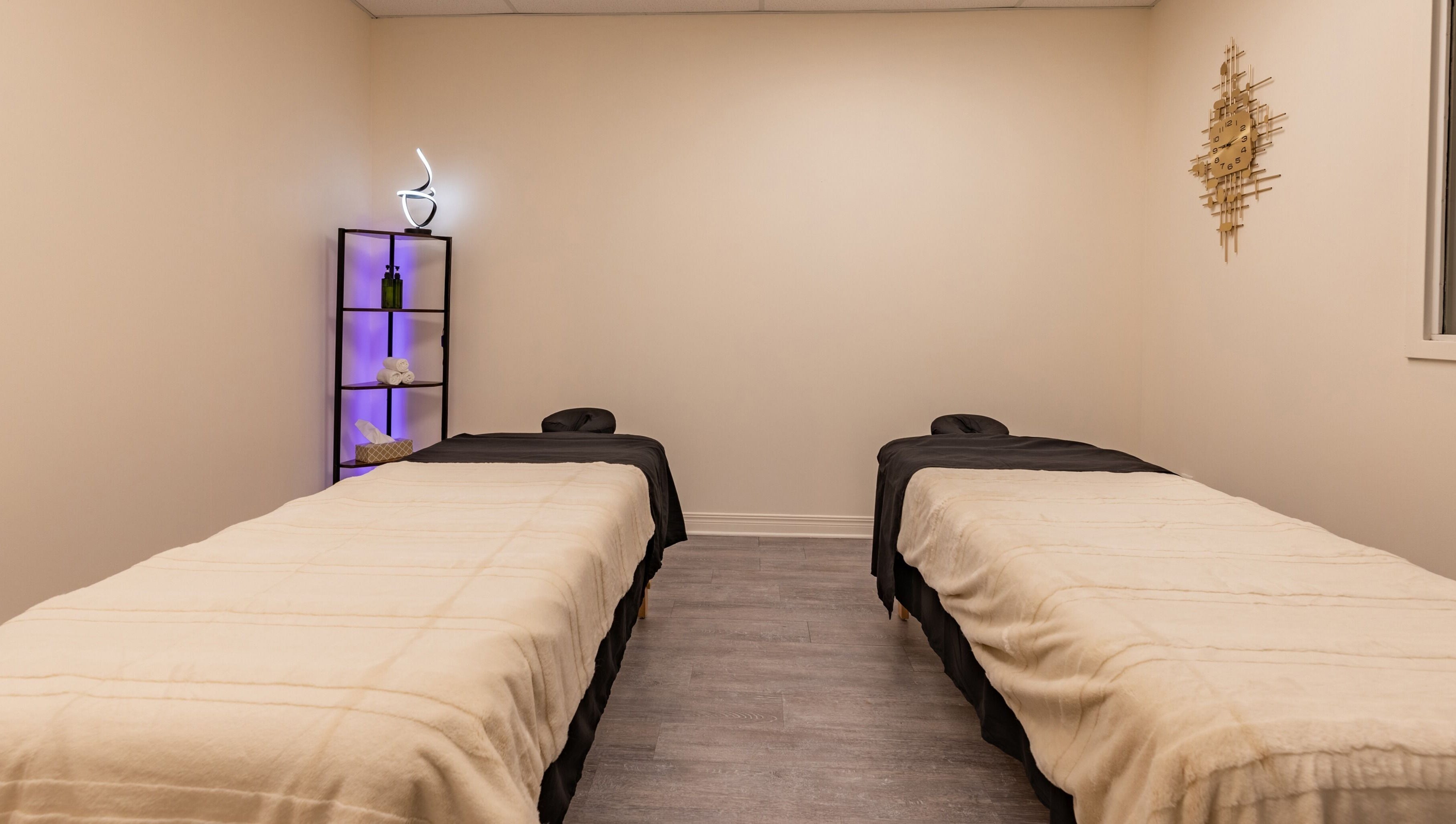 Twin massage tables in a calm room at Institut NewYou, Sainte-Anne-de-Bellevue, Québec, CA.