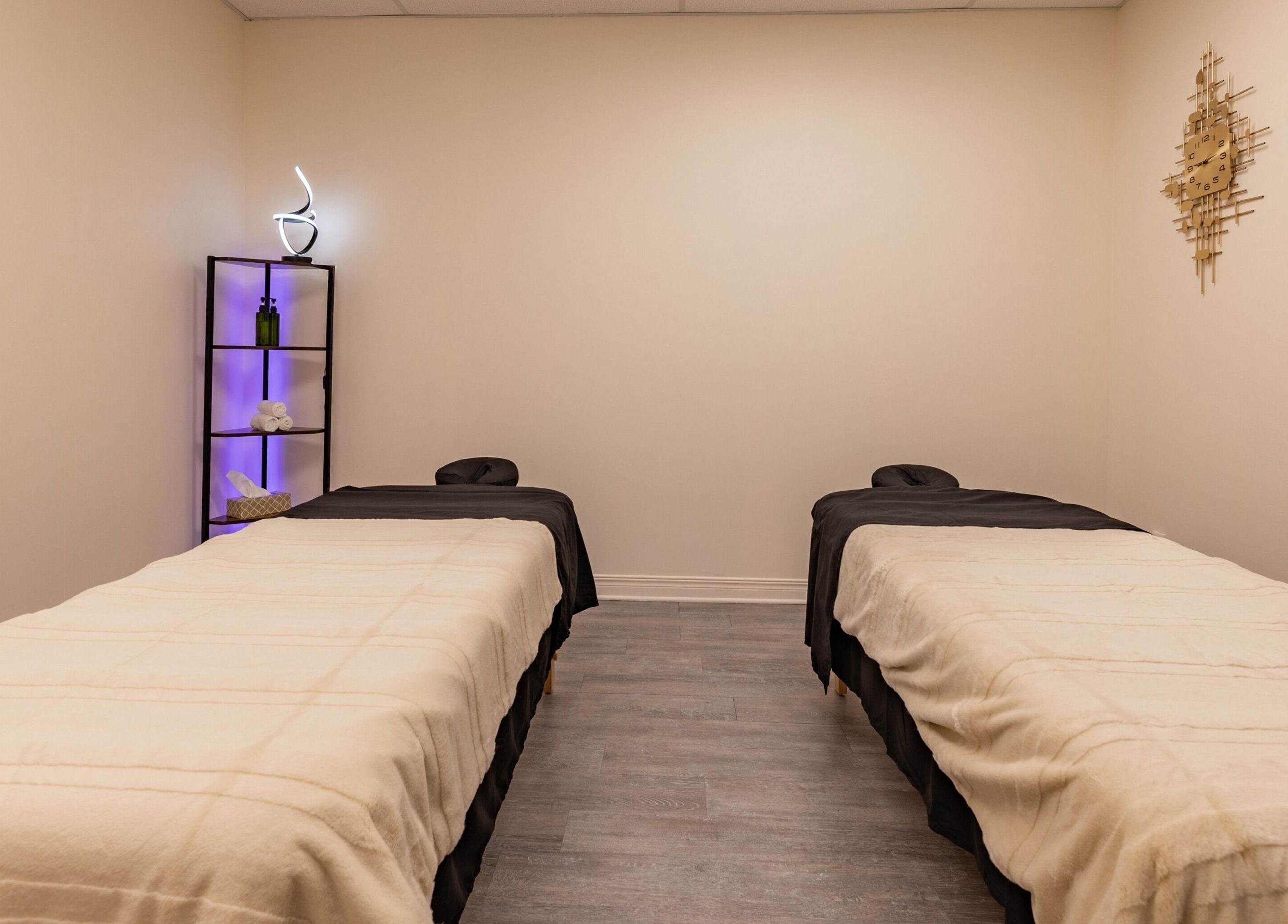 Twin massage tables in a calm room at Institut NewYou, Sainte-Anne-de-Bellevue, Québec, CA.