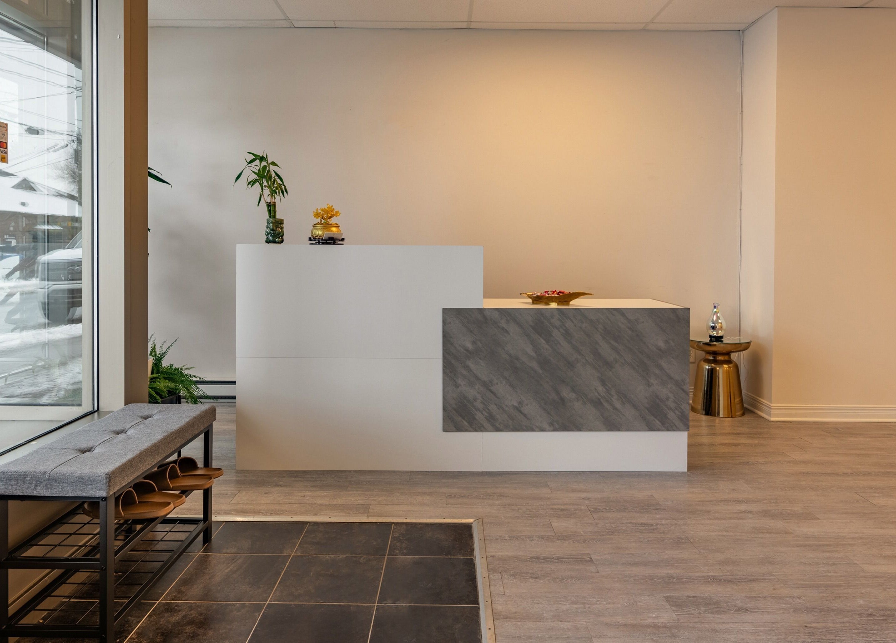 Modern reception at Institut NewYou in Sainte-Anne-de-bellevue, Québec, CA featuring minimalist decor.
