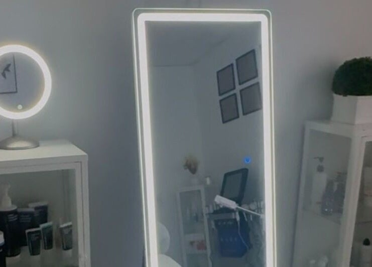 Elegant mirror setup at Tanova Aesthetics, Hallandale Beach, Florida, US offering a serene beauty experience.