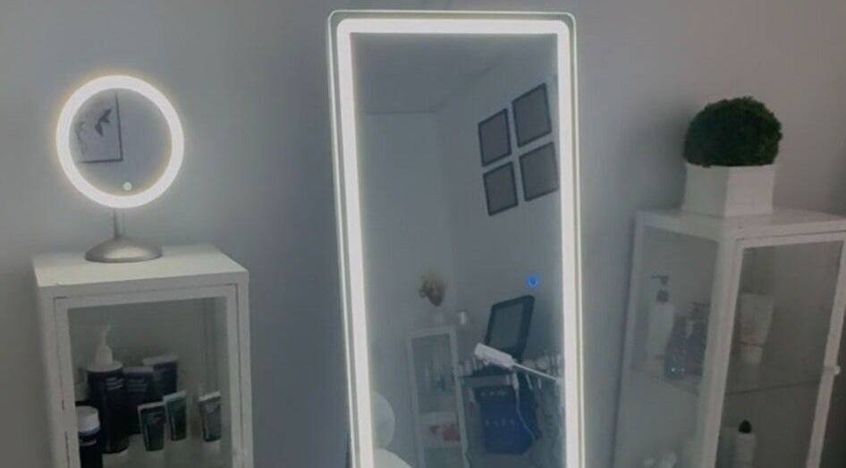 Elegant mirror setup at Tanova Aesthetics, Hallandale Beach, Florida, US offering a serene beauty experience.