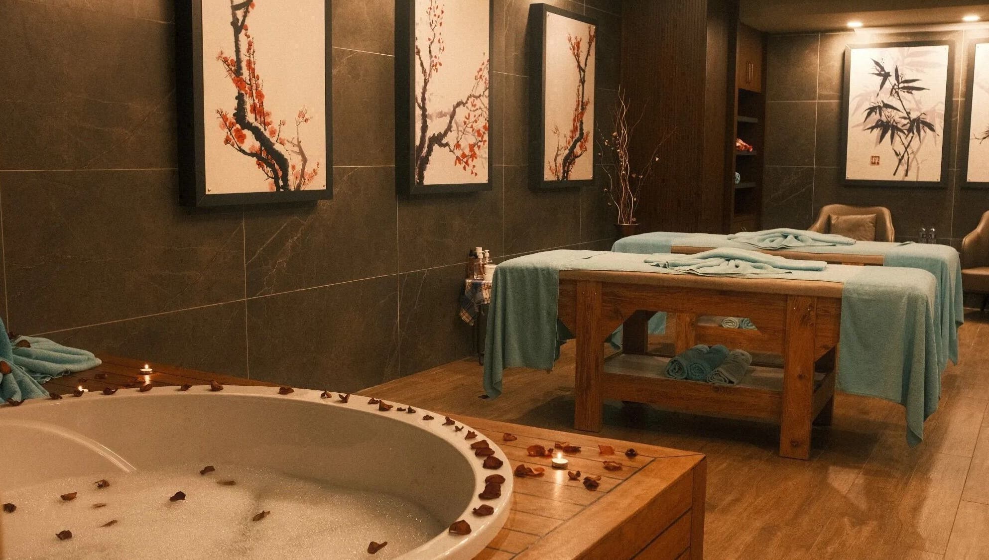 Relaxing massage room at Masör Orkun & Masaj Uygulayıcısı, İstanbul, İstanbul, TR featuring elegant decor.