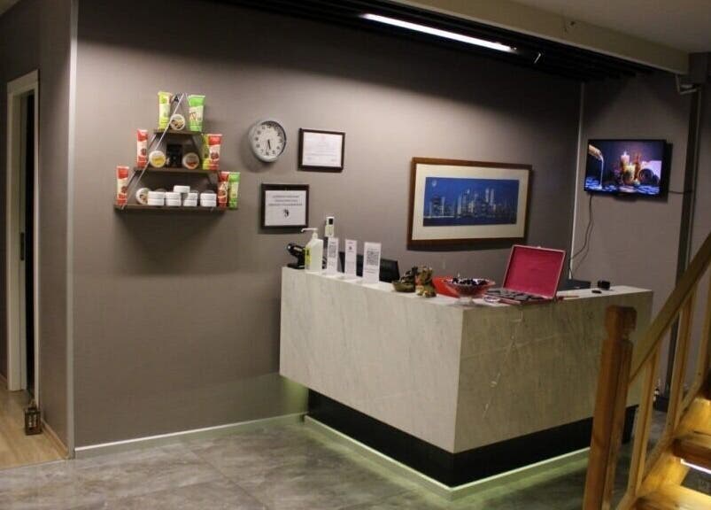 Reception area of Masör Orkun & Masaj Uygulayıcısı in İstanbul, İstanbul, TR with elegant decor.