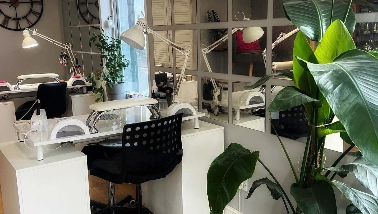 Modern nail salon workspace at Archnailgel, Swindon, England, GB with stylish decor and greenery.