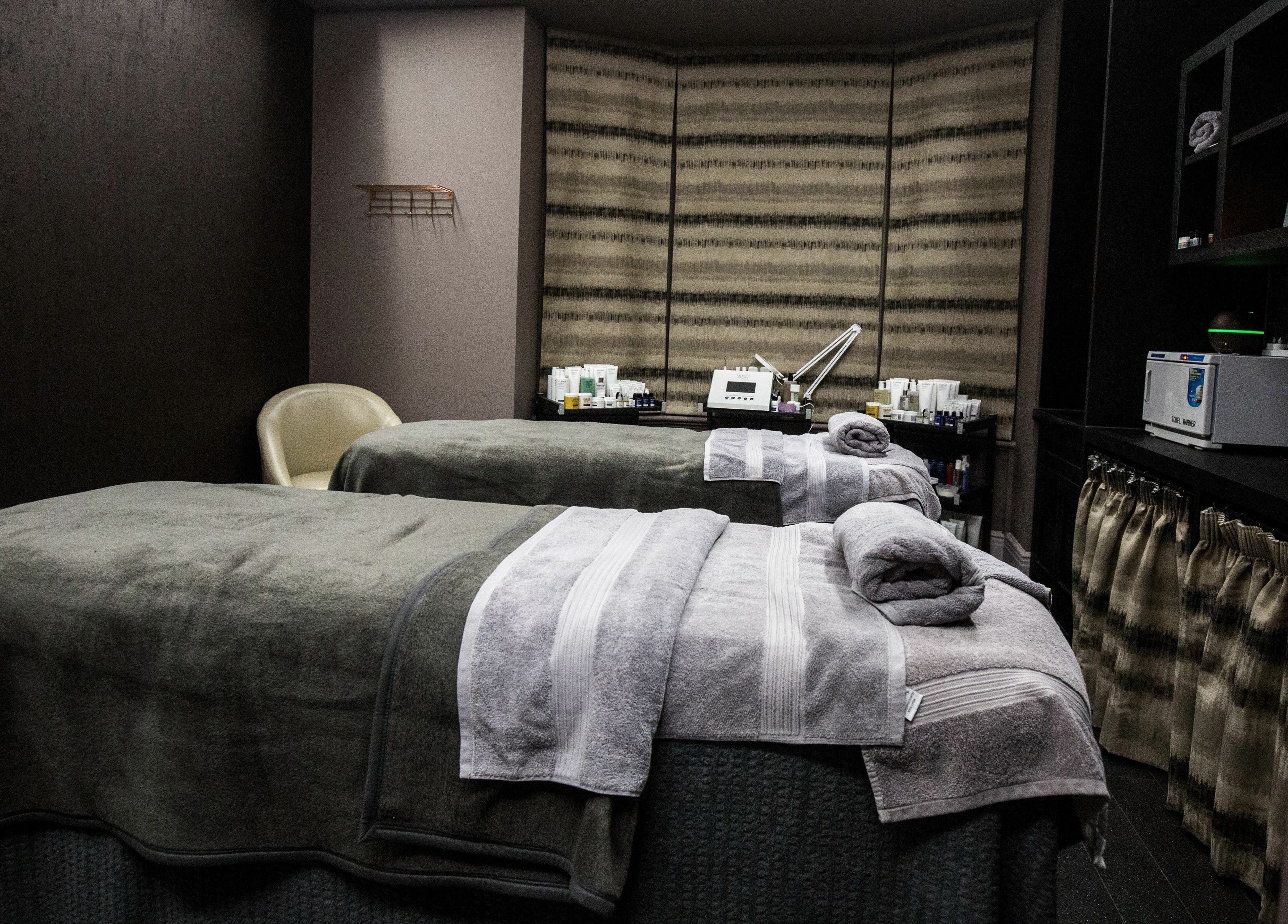 Relaxing double massage room at Beautyh - Hoburne Bashley in New Milton, England, GB.