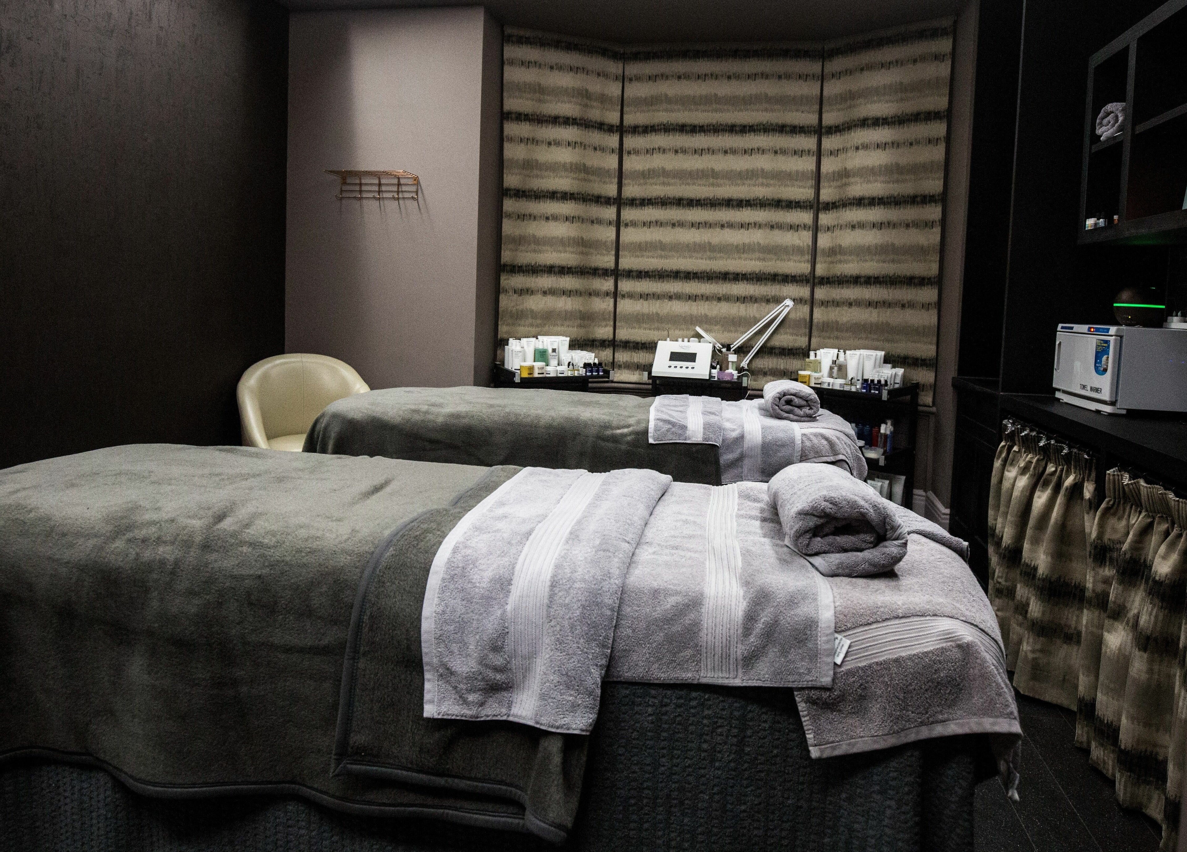 Relaxing double massage room at Beautyh - Hoburne Bashley in New Milton, England, GB.