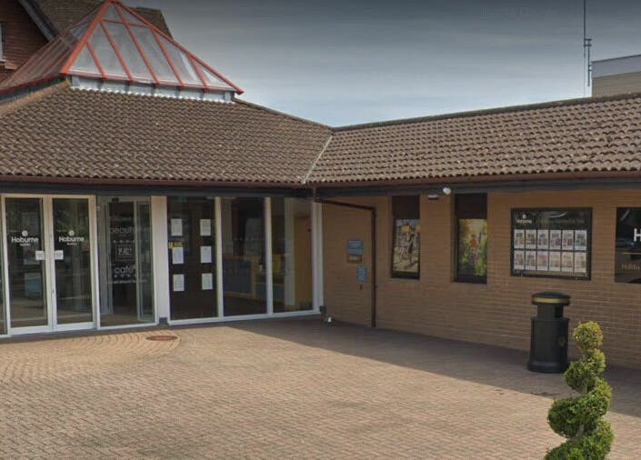 Entrance of Beautyh - Hoburne Bashley in New Milton, England, GB displaying welcoming architecture.