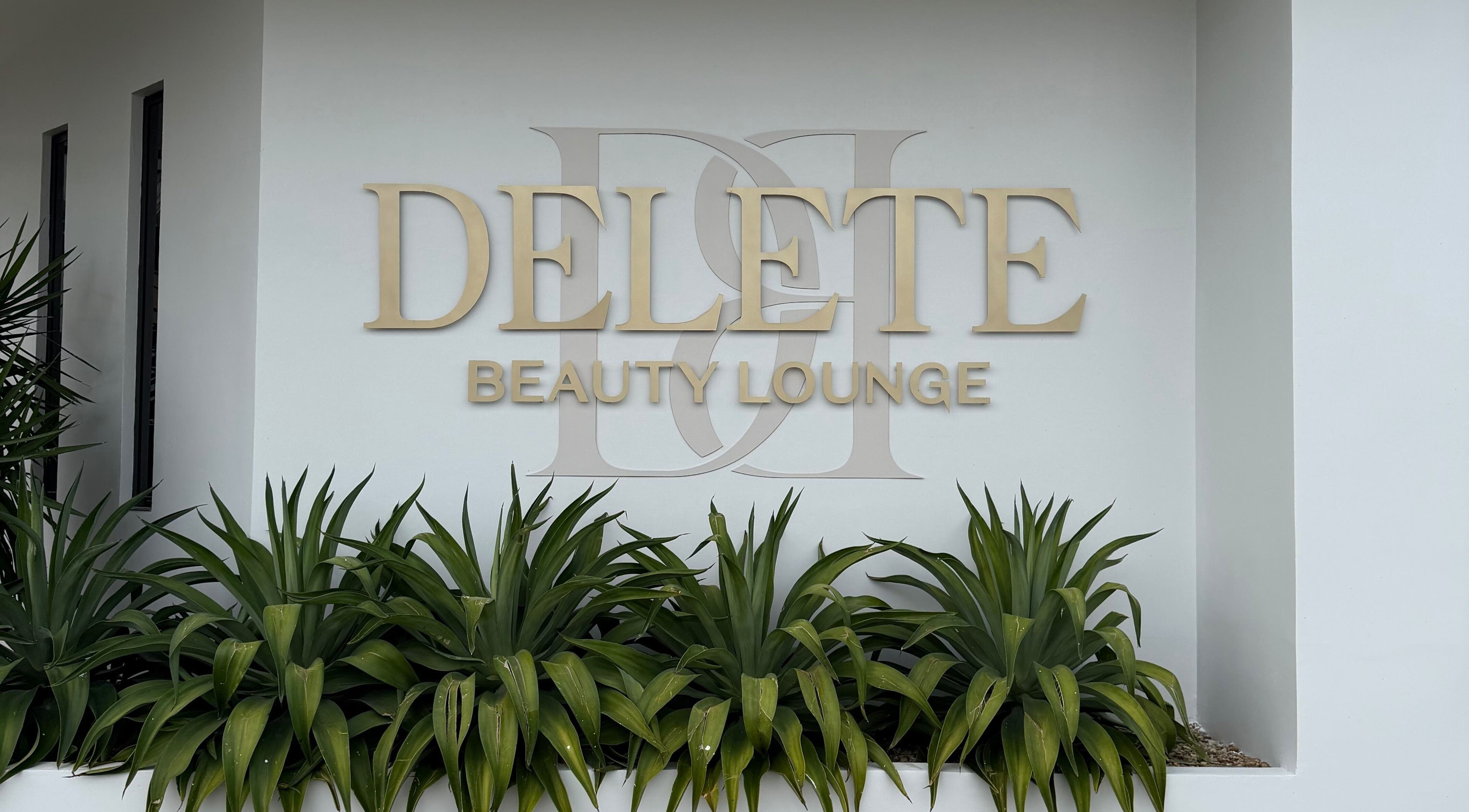 Exterior of Delete Beauty Lounge with lush plants in Paramaribo, Paramaribo, SR.