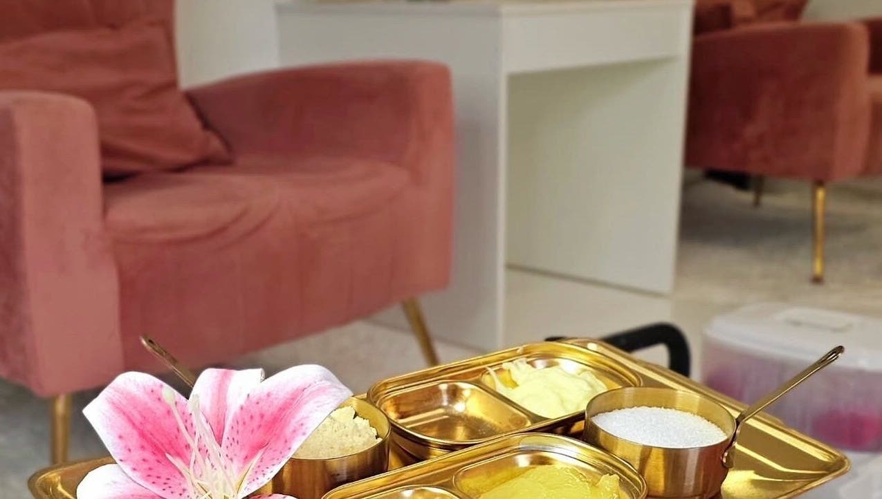 Luxurious spa essentials at Blossombeautybar, Paramaribo, SR with pink chair and elegant details.