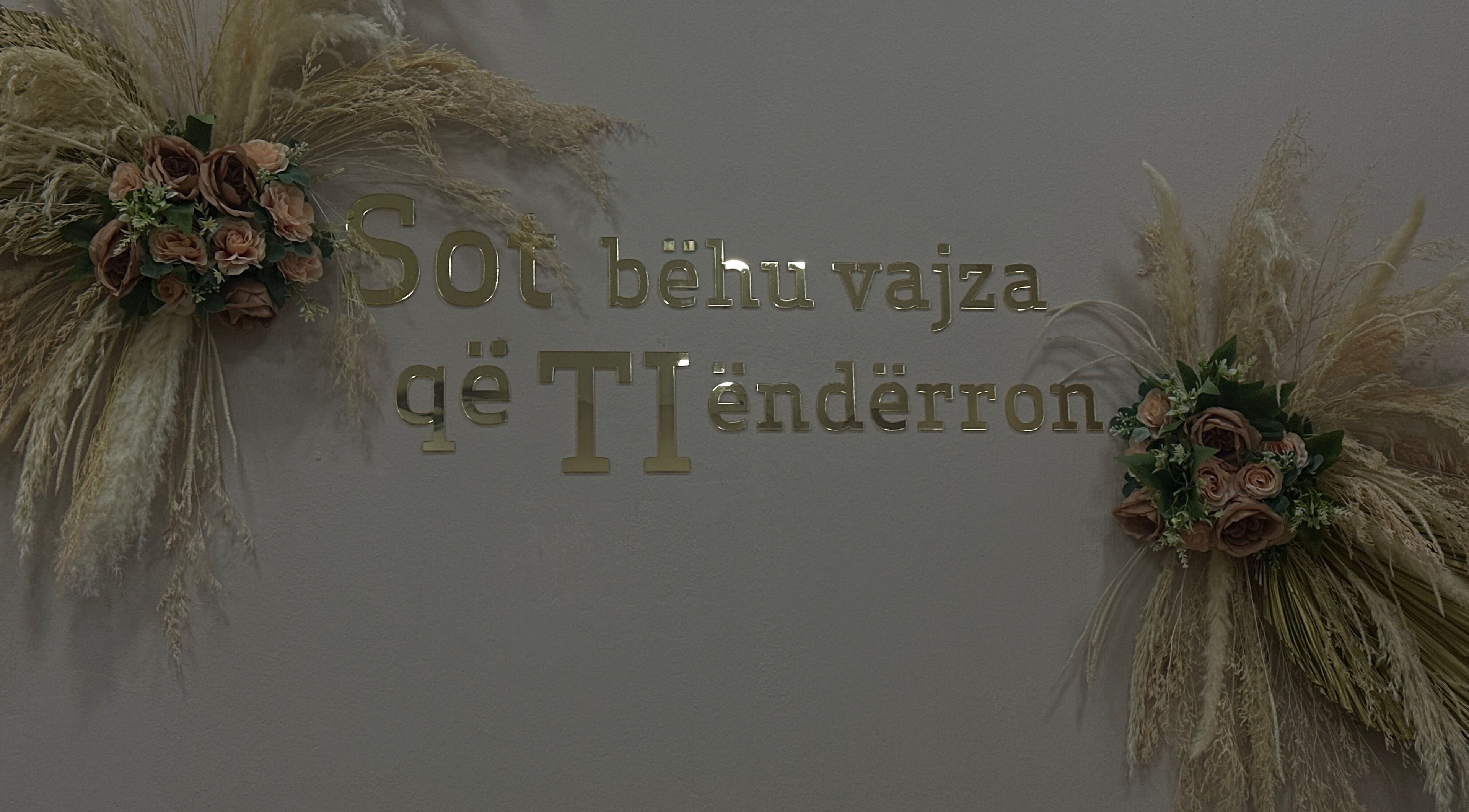 Decorative floral arrangement on a wall at Fxh Sallon, Tirane, Tiranë, AL. Elegant design enhances the venue.