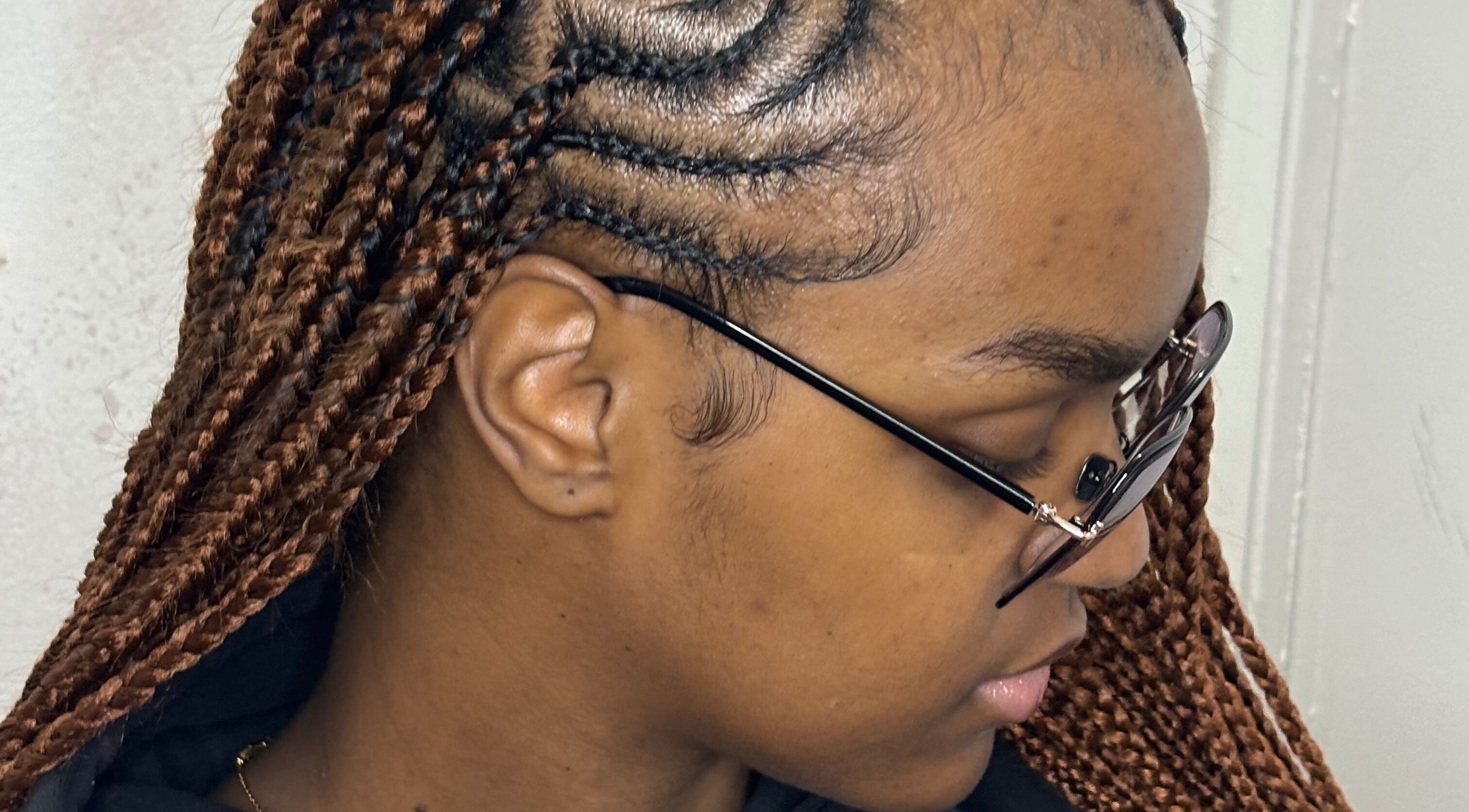 Tresses africaines stylées à B'kut, Villeneuve-le-roi, Île-de-france, FR.