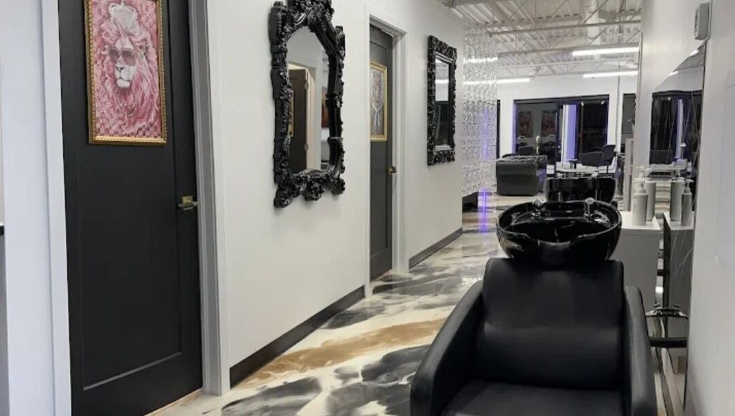 Elegant interior hallway of Beauté & Bien-Être Vivian in Longueuil, Québec, CA, featuring sleek decor.