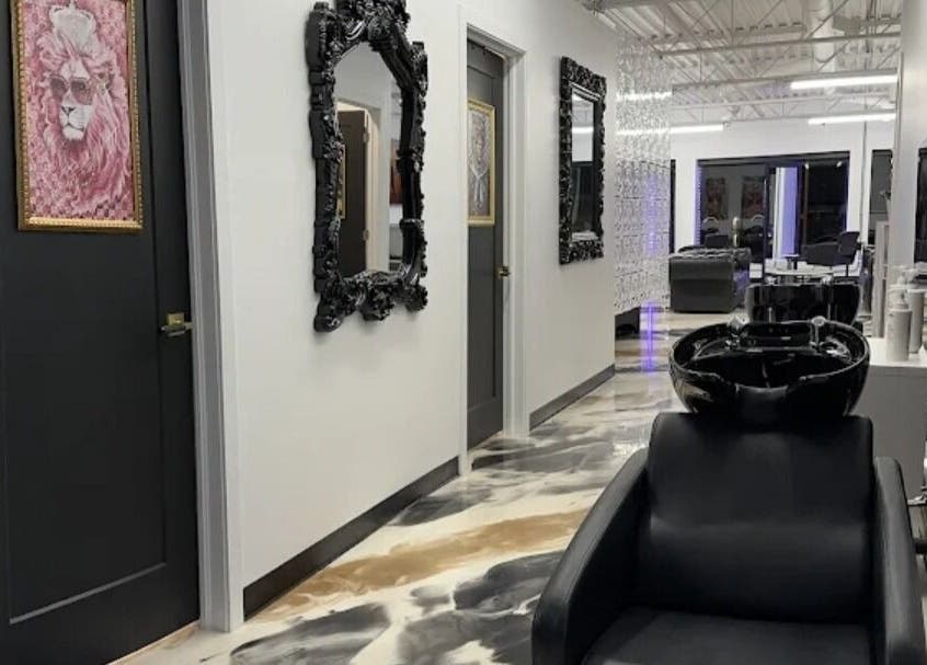 Elegant interior hallway of Beauté & Bien-Être Vivian in Longueuil, Québec, CA, featuring sleek decor.